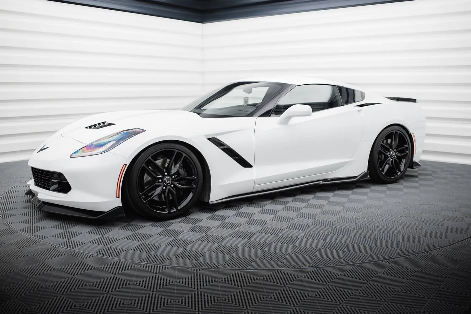 Накладки на пороги V.2 Maxton Chevrolet Corvette Stingray C7 - фото My Tuning Lab