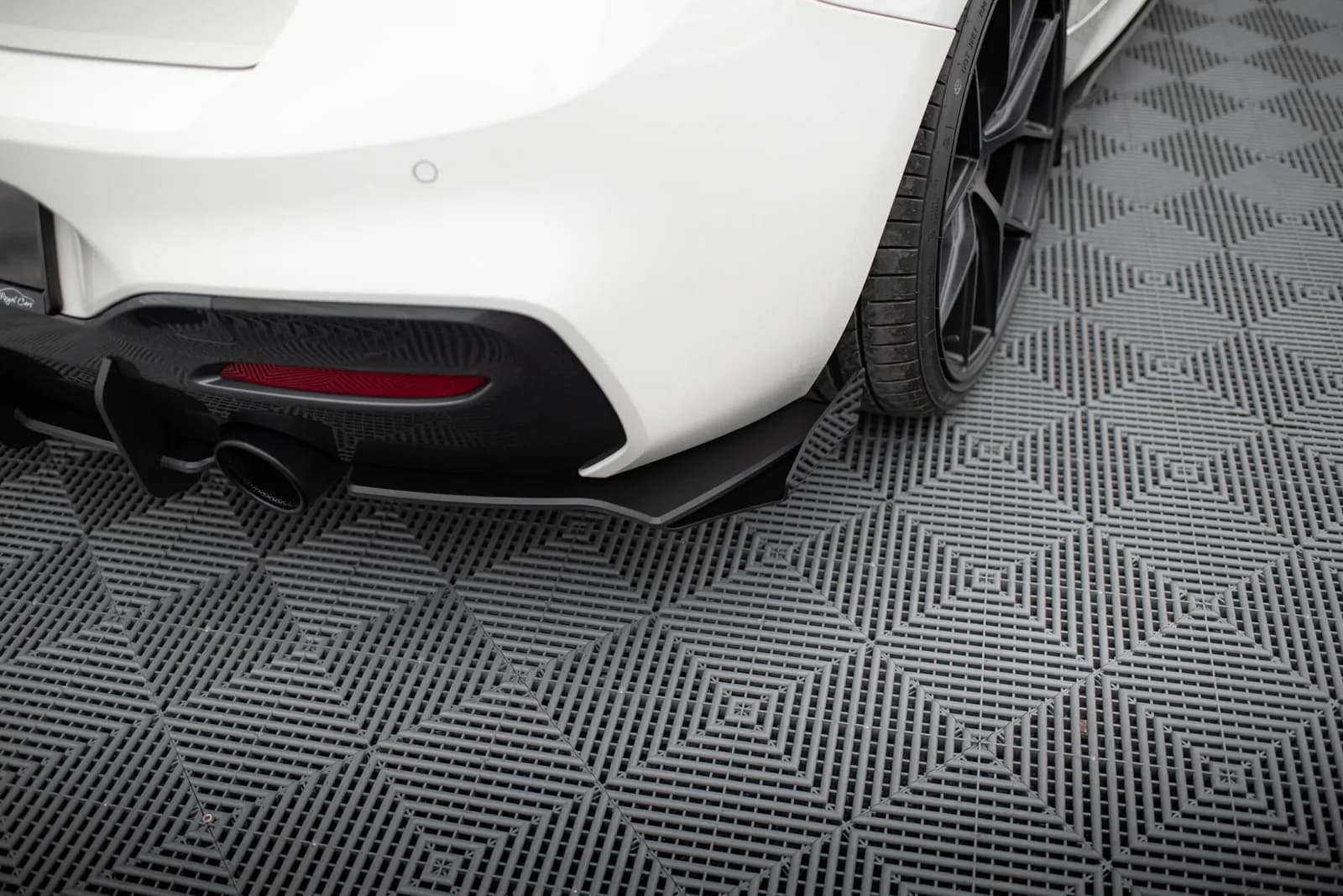 Задні сплітери Boczne Racing Durability V.2 + Flaps Maxton BMW 1 F20 M140i - фото My Tuning Lab