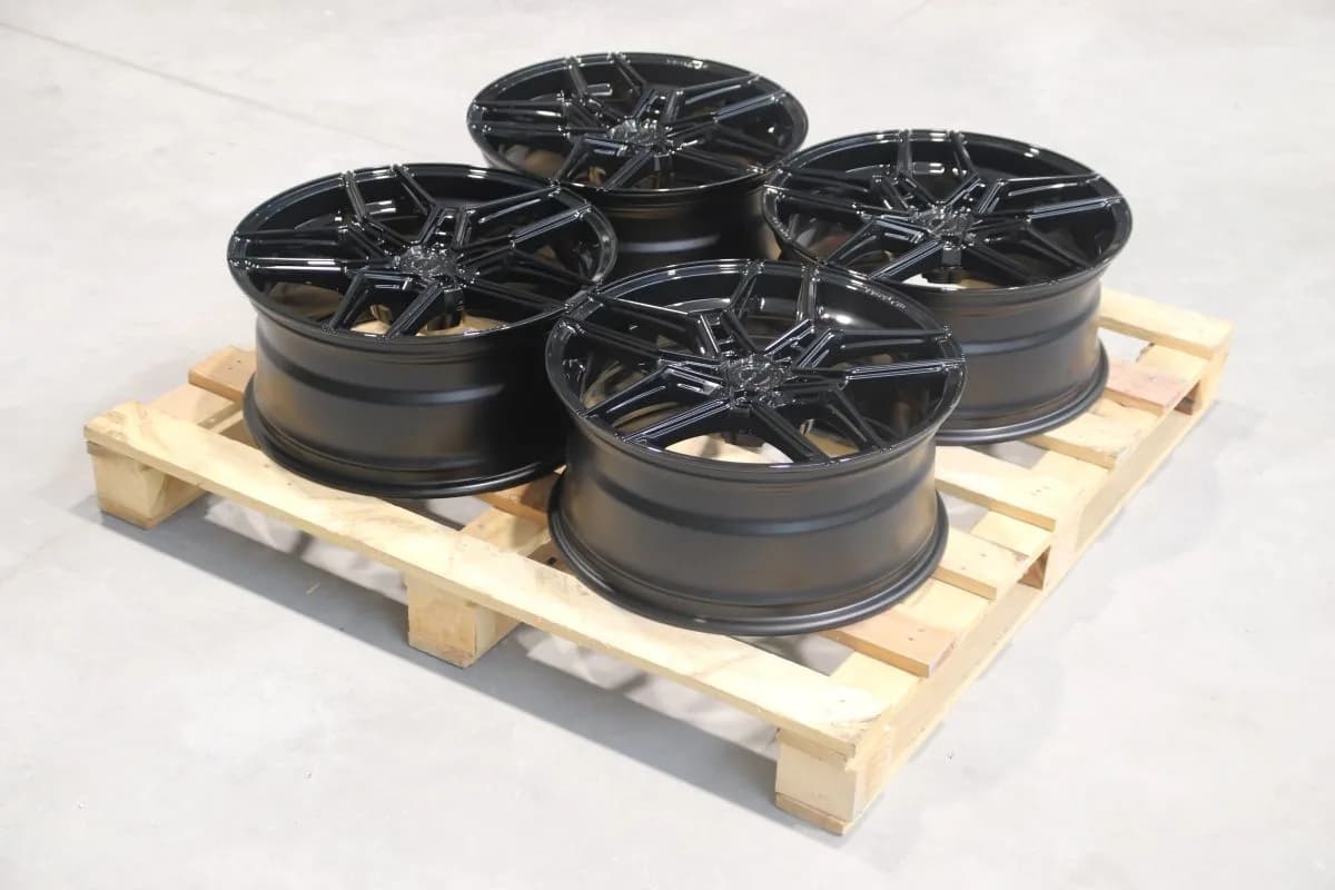 Комплект легкосплавних дисків 19" Concaver CVR5 19x8,5 ET30 + 19x8,5 ET35 5x120 глянцевий чорний - фото My Tuning Lab