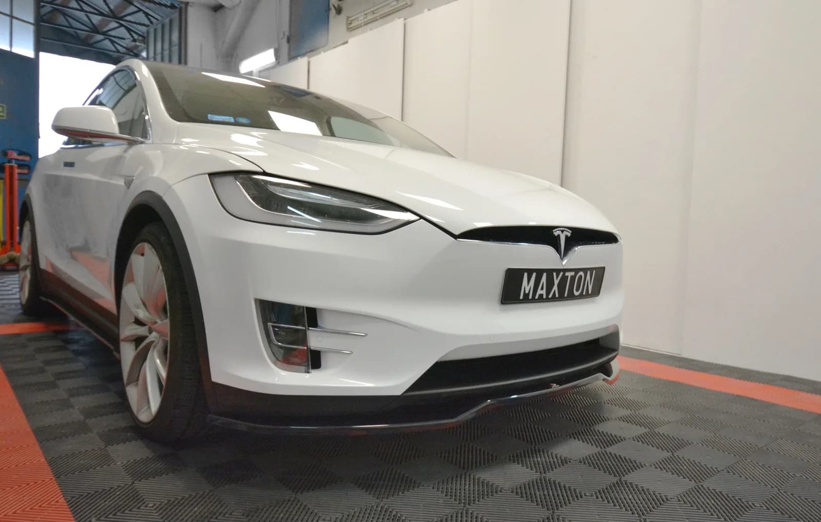 Maxton Design Передній сплітер V.2 TESLA MODEL X - фото My Tuning Lab
