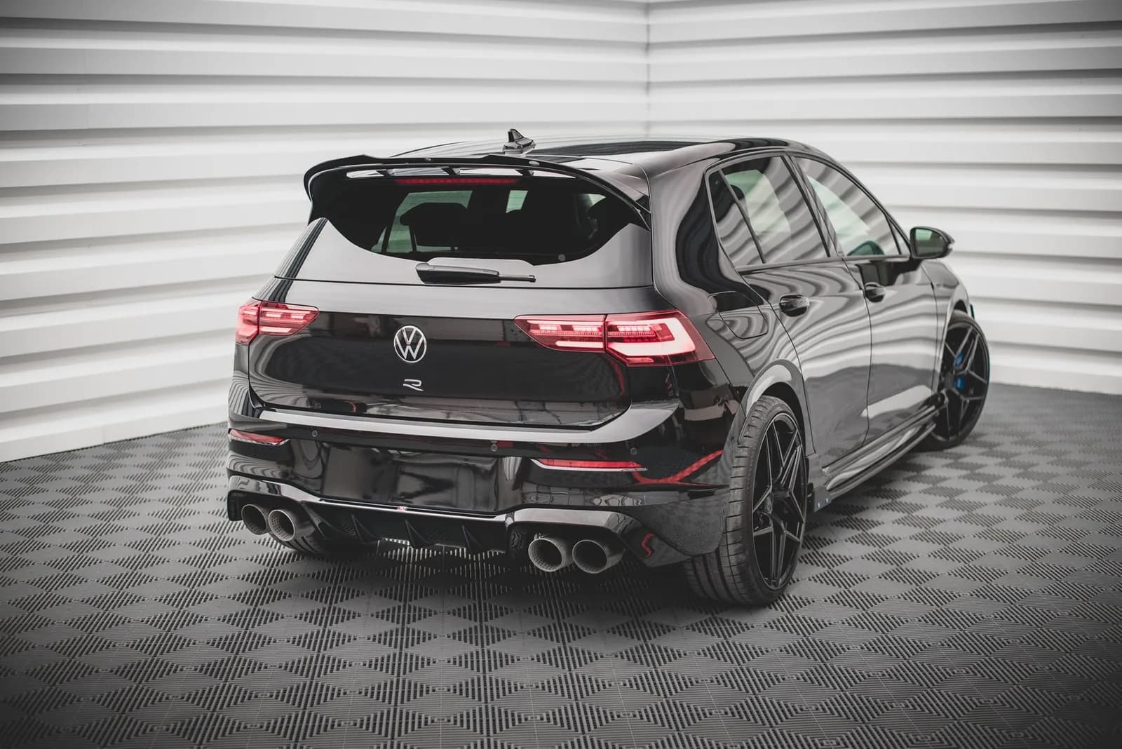 Задня накладка V.1 Maxton Volkswagen Golf R Hatchback Mk8 / Mk8 Facelift - фото My Tuning Lab