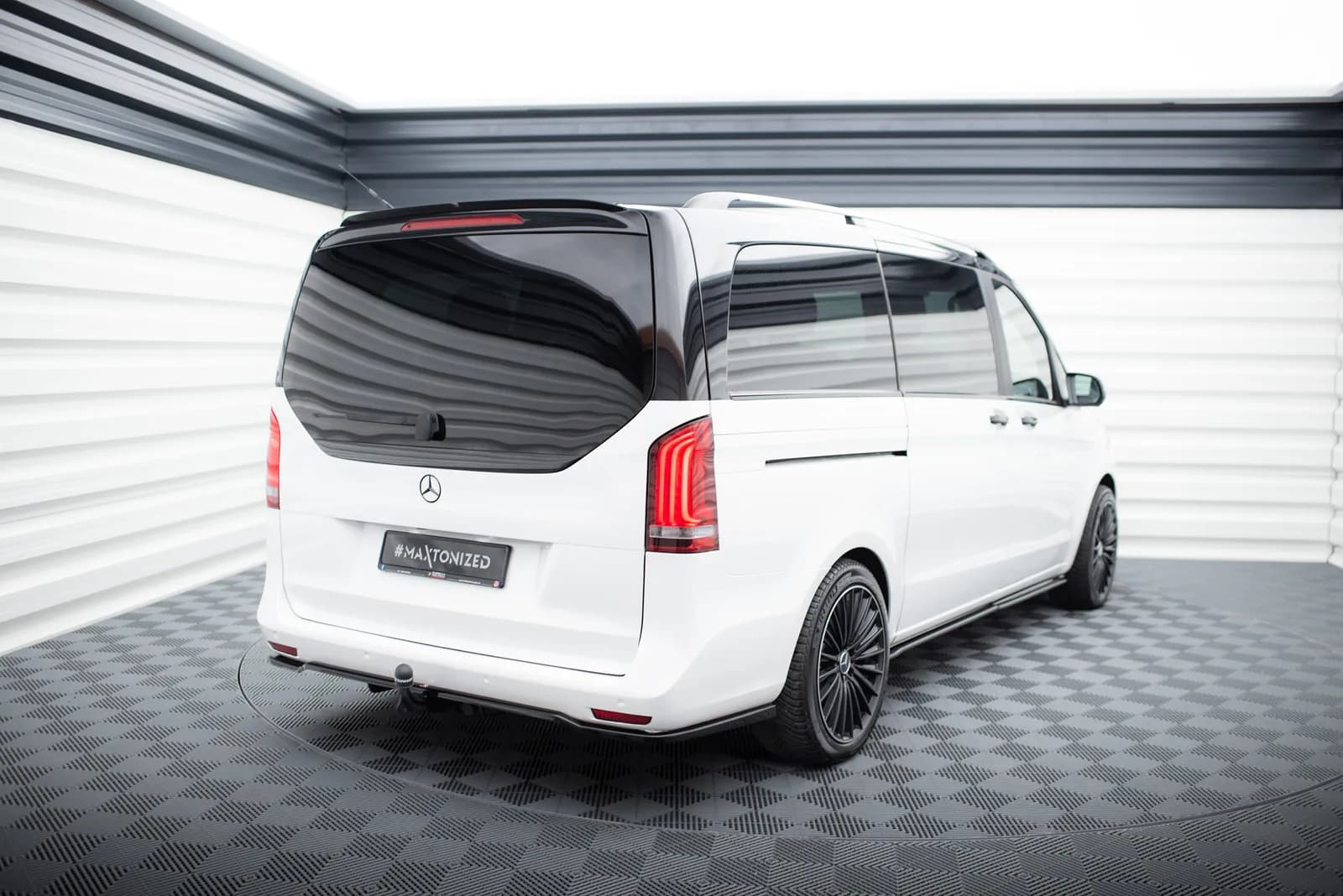 Задній центральний сплітер з дифузором Maxton Mercedes-Benz Vito Long / V Long W447 Facelift / Facelift 2 / Vito Extra Long W447 - фото My Tuning Lab