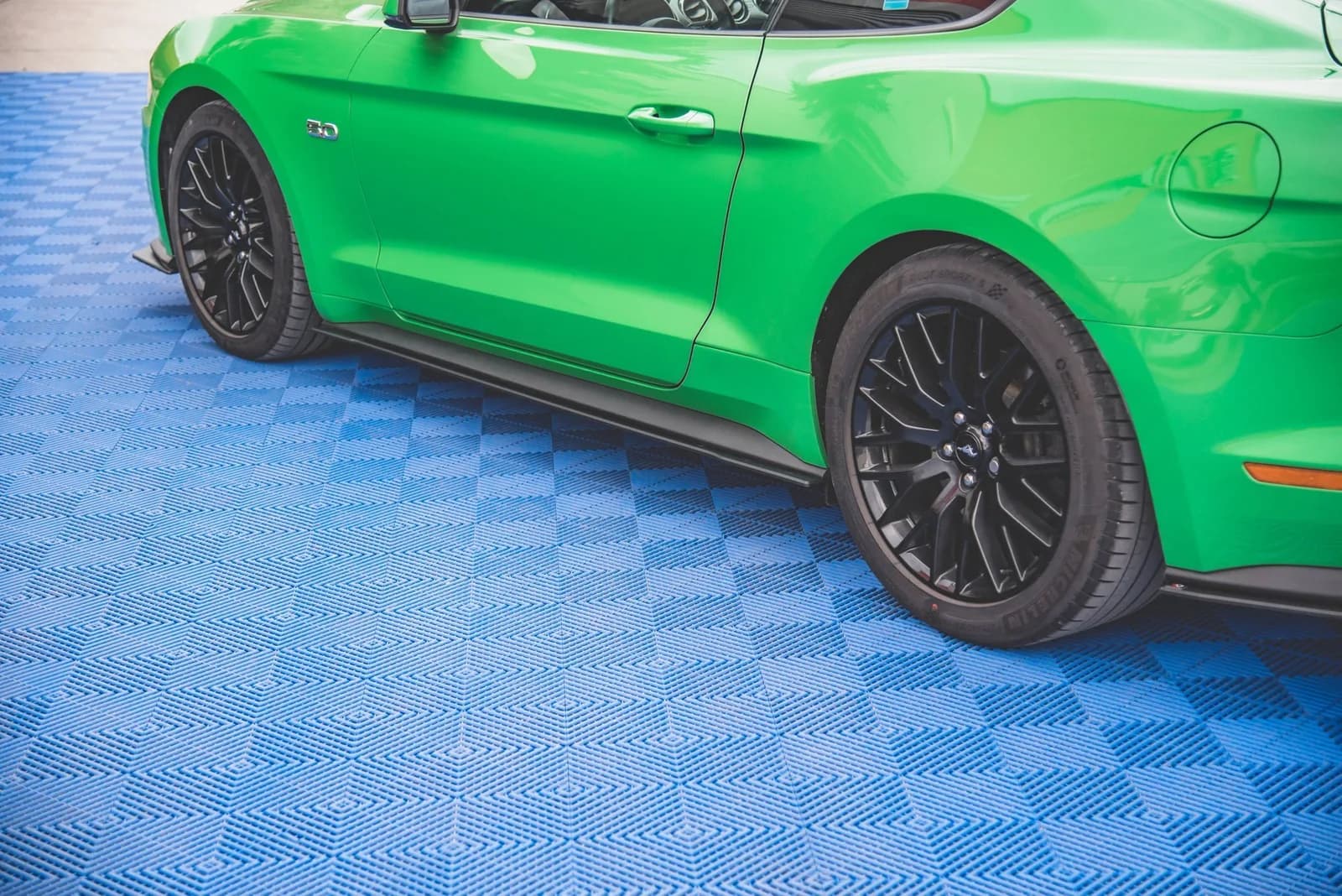 Накладки на пороги Street Pro V.1 Maxton Ford Mustang GT Mk6 Facelift - фото My Tuning Lab