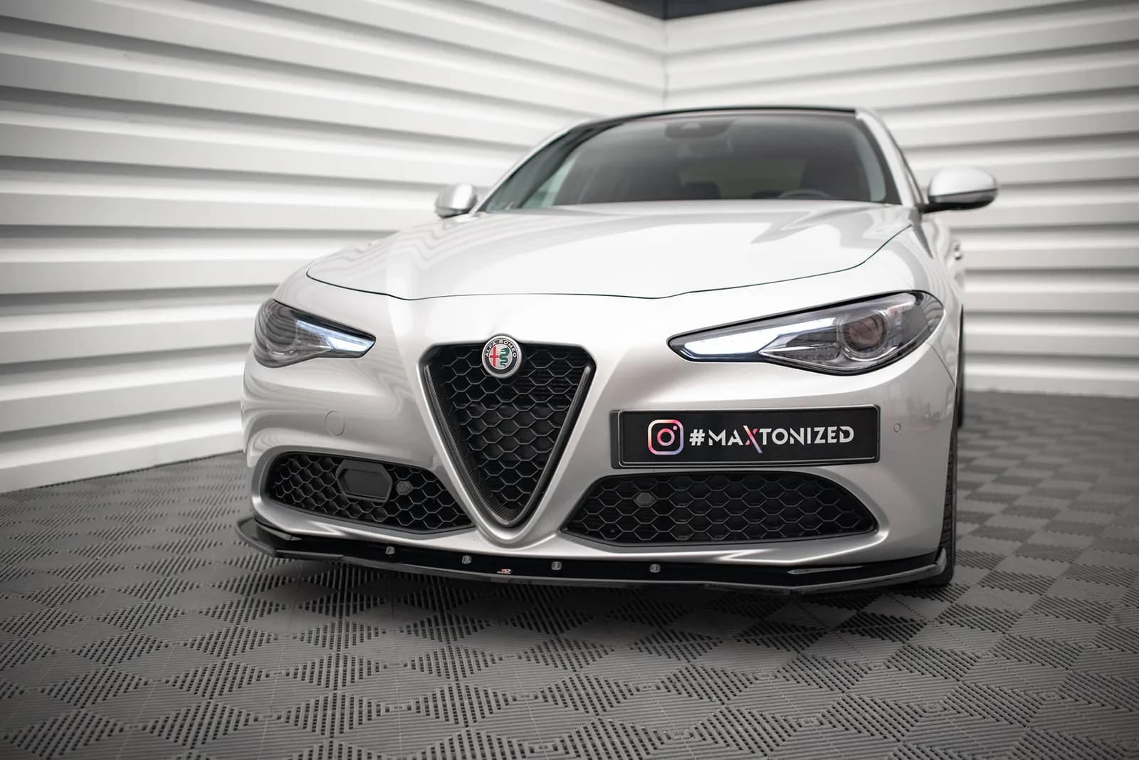 Передній сплітер V.1 Maxton Alfa Romeo Giulia Sport - фото My Tuning Lab