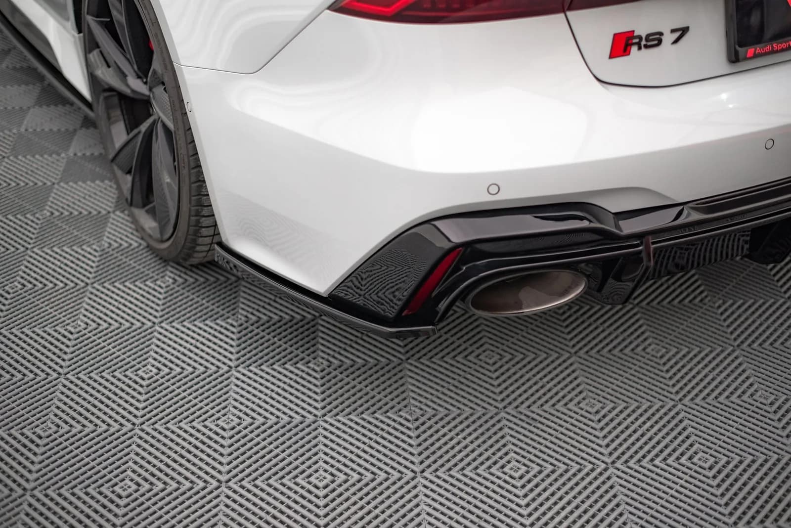 Задні сплітери Boczne V.2 Maxton Audi RS7 C8 / RS6 C8 / C8 Facelift - фото My Tuning Lab