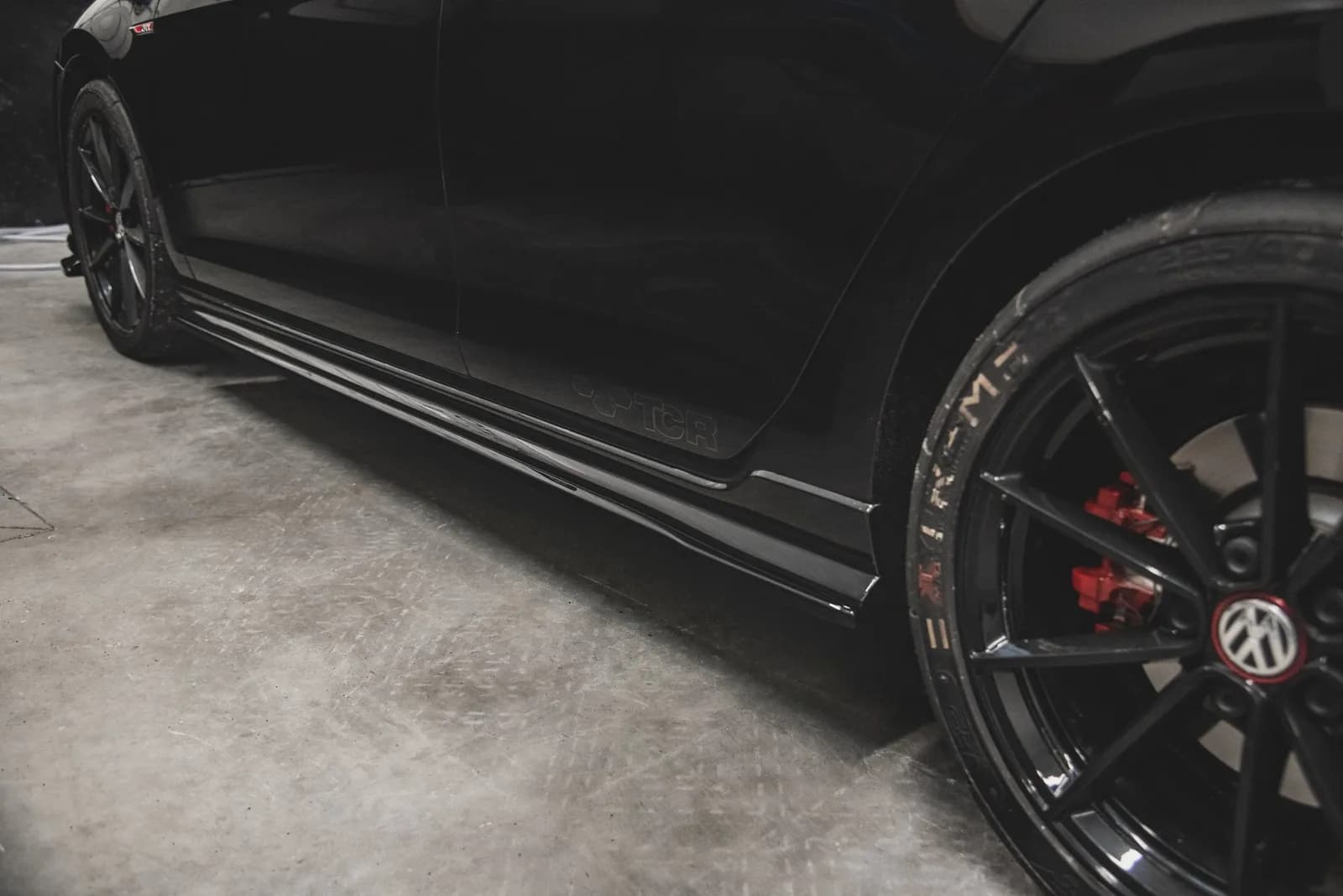 Накладки на пороги Maxton Volkswagen Golf GTI TCR Mk7 - фото My Tuning Lab