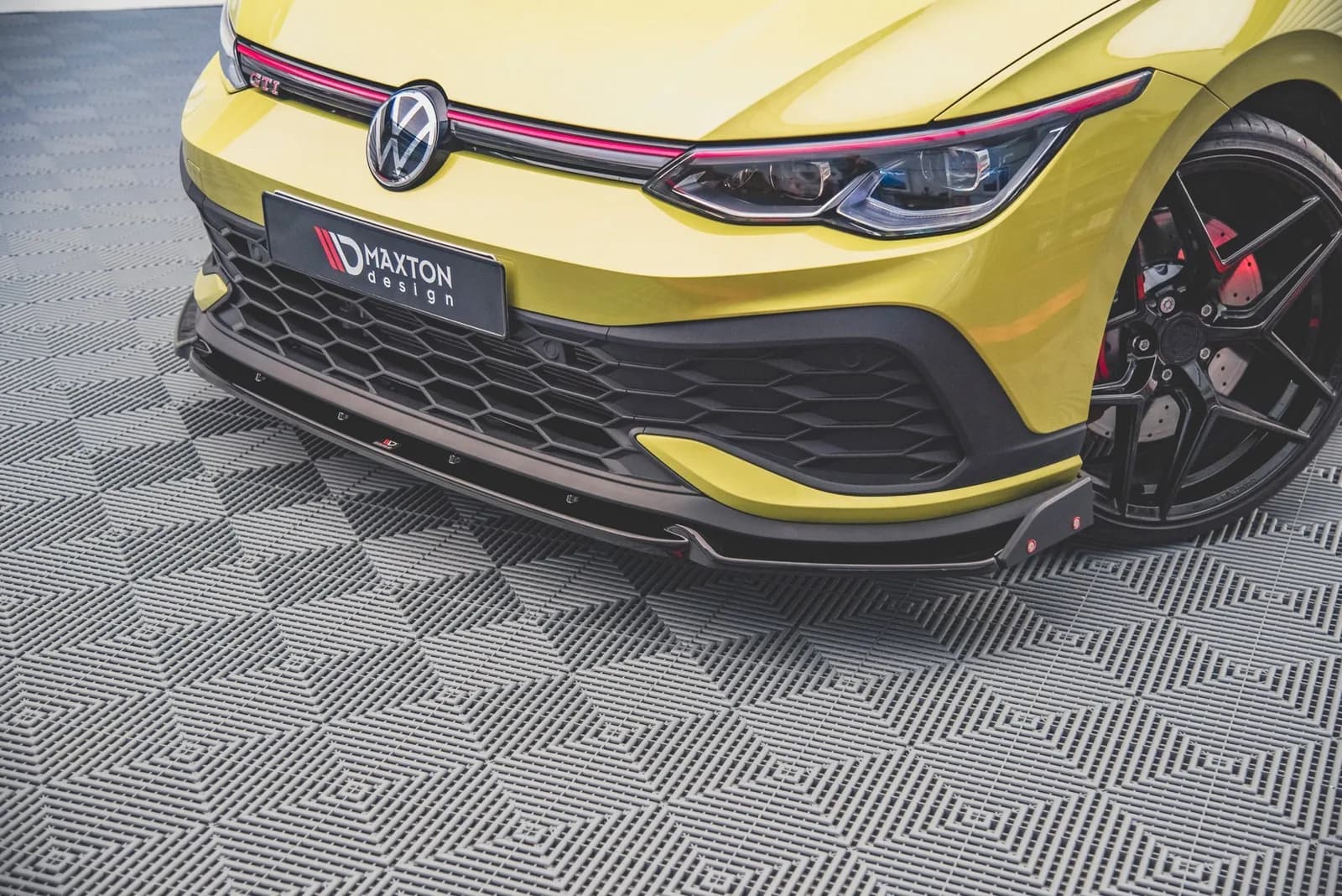 Передній сплітер V.1 + Flaps Maxton Volkswagen Golf 8 GTI Clubsport - фото My Tuning Lab