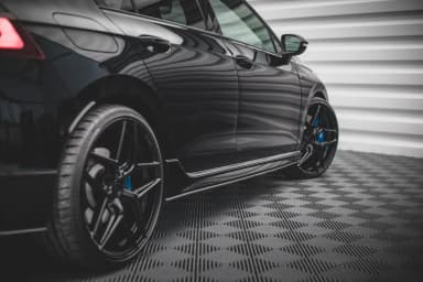 Накладки на пороги Street Pro Maxton Volkswagen Golf R Mk8 / Hatchback Mk8 Facelift - фото My Tuning Lab