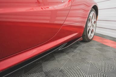 Накладки на пороги Maxton Alfa Romeo 4C (чорний глянець) - фото My Tuning Lab