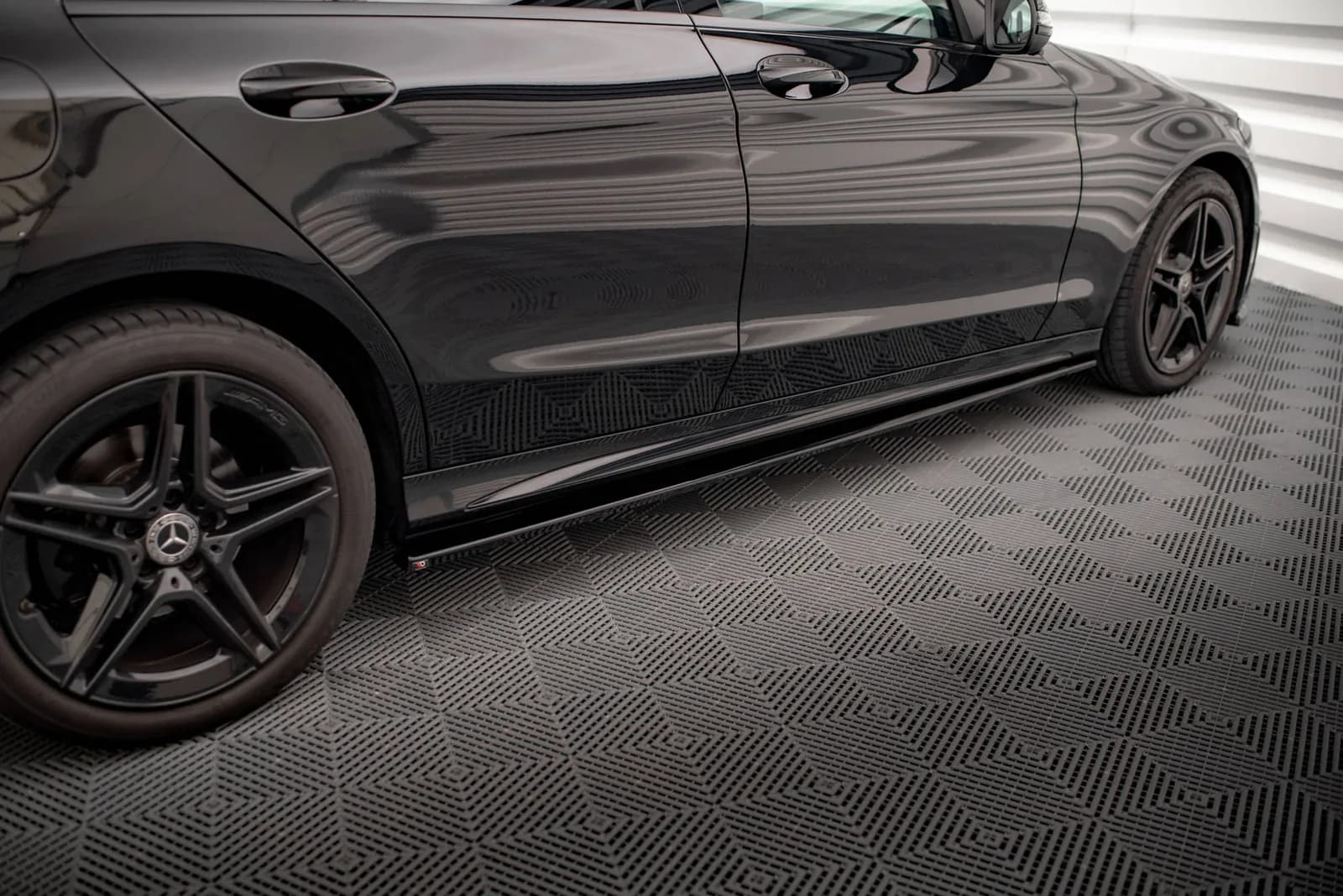 Накладки на пороги Maxton Mercedes-Benz C43 / C AMG-Line Sedan / Estate W205 / S205 Facelift - фото My Tuning Lab