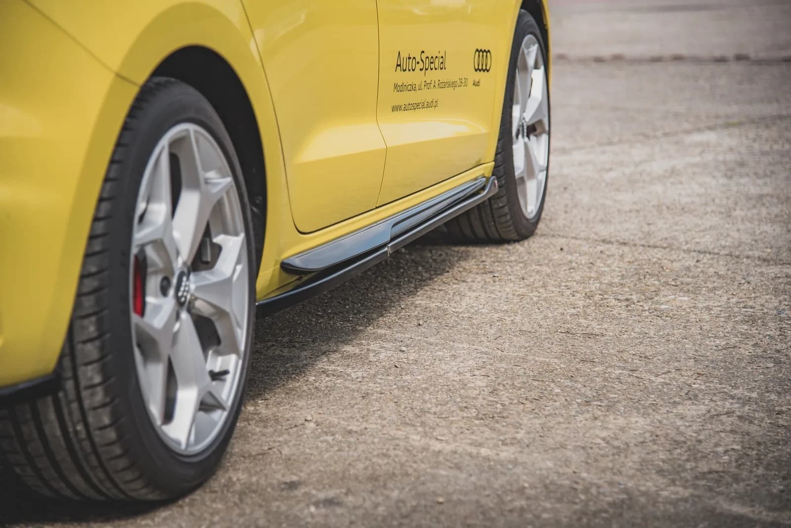 Накладки на пороги Maxton Audi A1 S-Line GB (чорний глянець) - фото My Tuning Lab