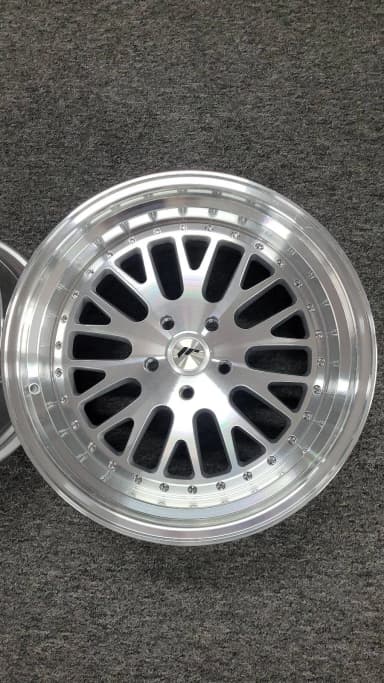 Вживаний Легкосплавний диск 18" Japan Racing JR10 18x10,5 ET25 5x114,3 срібний - фото My Tuning Lab