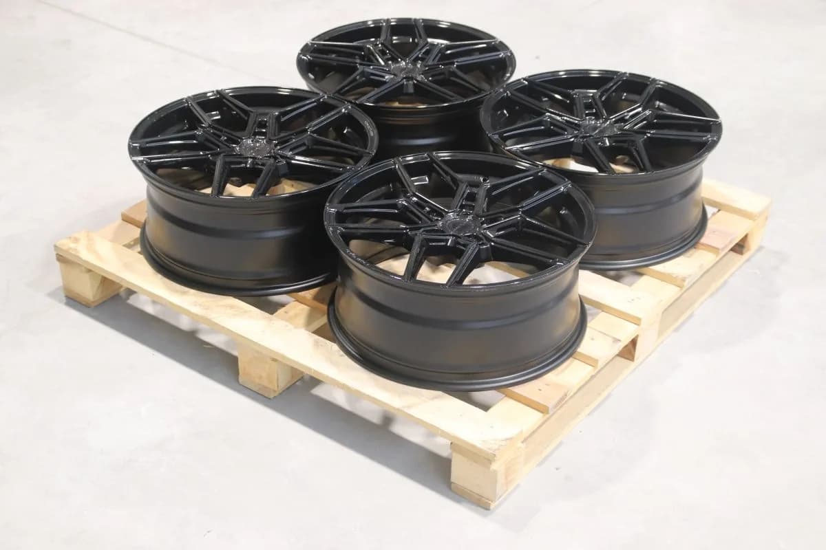 Комплект легкосплавних дисків 20" Concaver CVR5 20x8,5 ET35 5x112 глянцевий чорний - фото My Tuning Lab