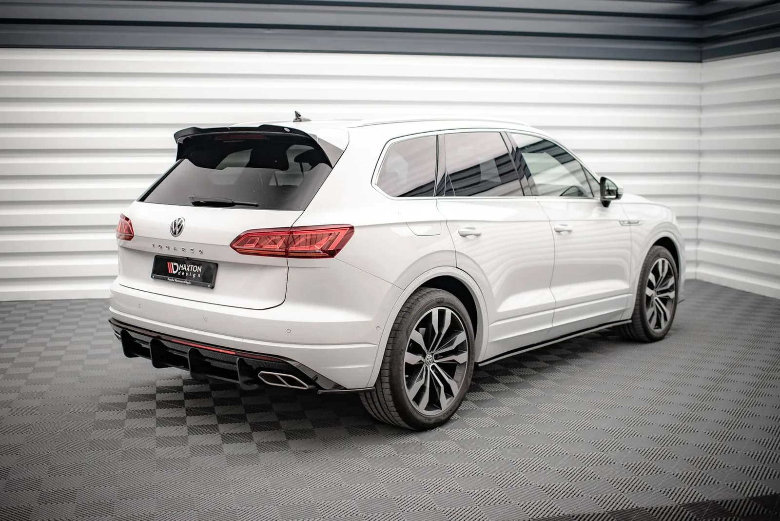 Задні сплітери Boczne Maxton Volkswagen Touareg R-line Mk3 - фото My Tuning Lab