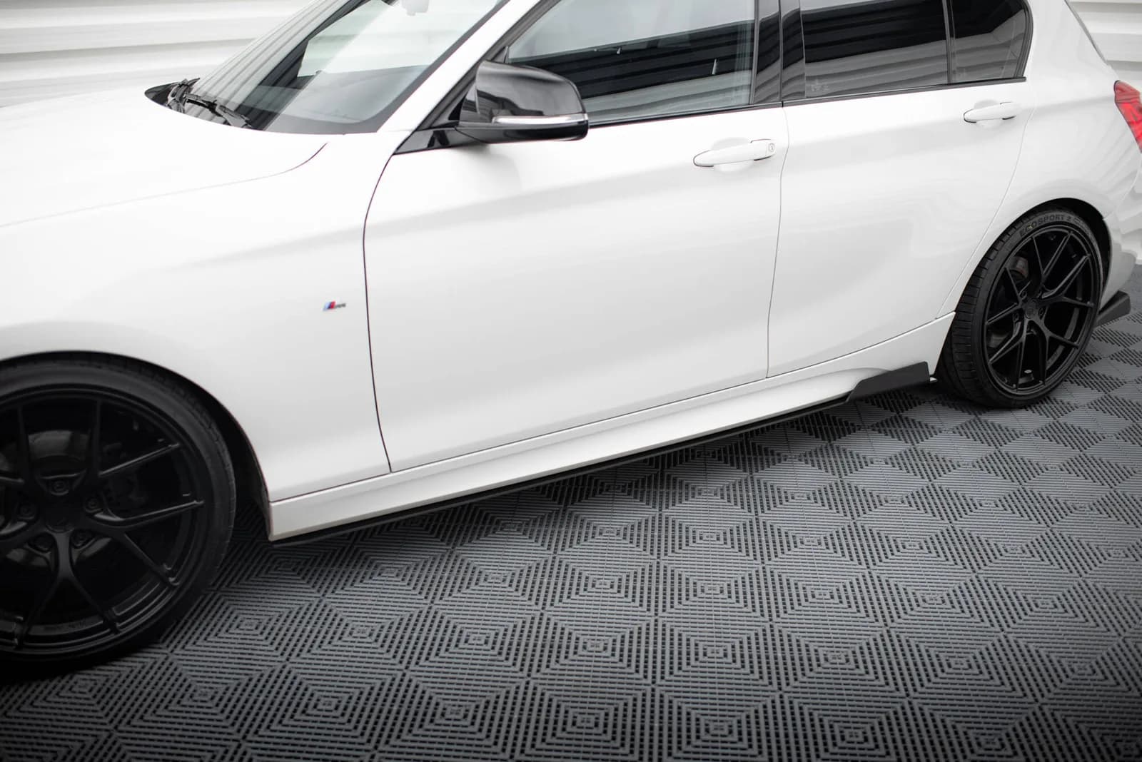 Накладки на пороги Maxton BMW 1 F21 M135i / M140i / M-пакет - фото My Tuning Lab