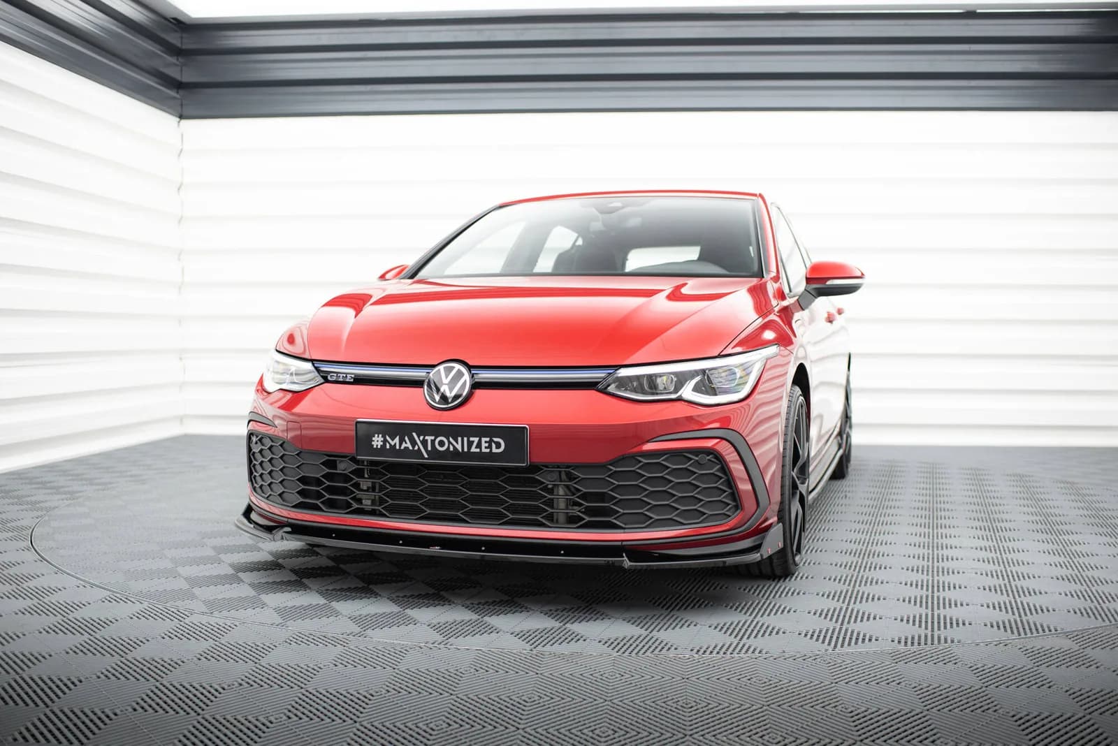 Передній сплітер V.3 + Flaps Maxton Volkswagen Golf GTI / GTE / GTD / R-Line Mk8 - фото My Tuning Lab