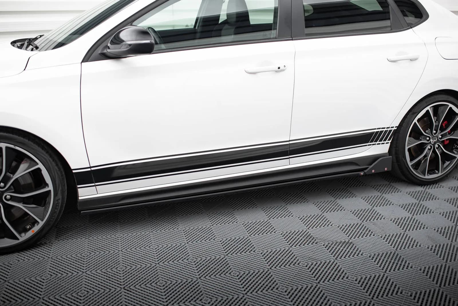 Накладки на пороги V.5 + Flaps Maxton Hyundai I30 N / N-Line Hatchback / Fastback Mk3 / Mk3 Facelift - фото My Tuning Lab