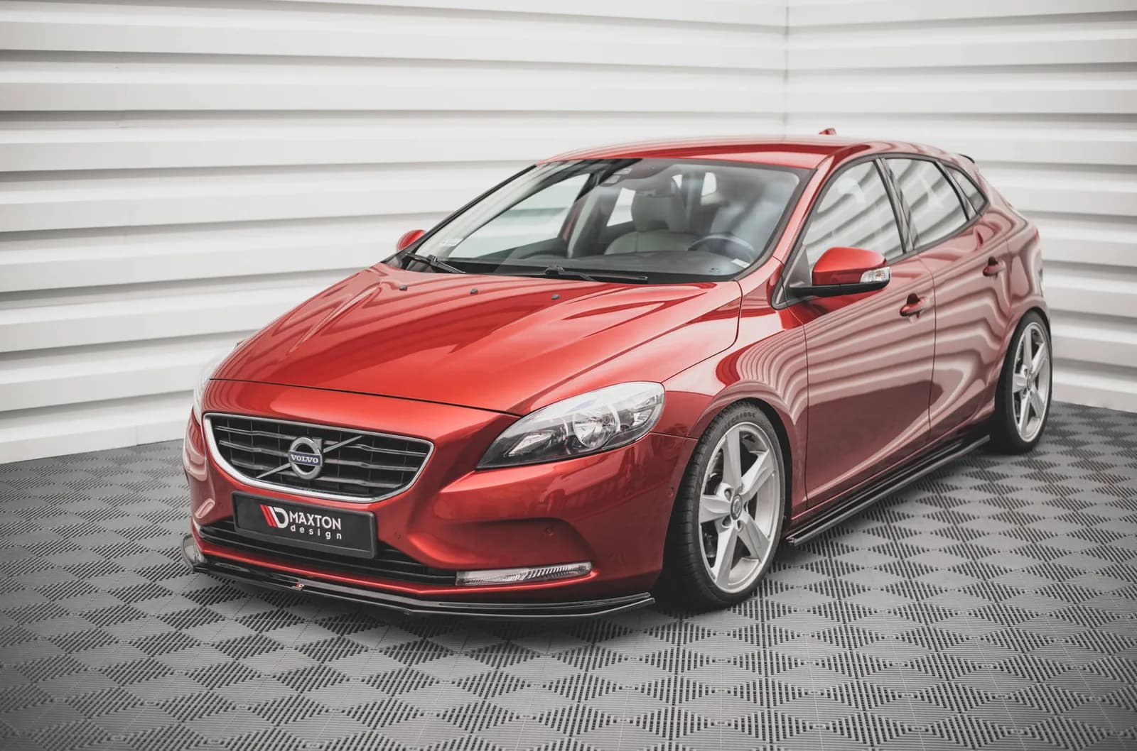 Передній сплітер Maxton Volvo V40 (чорний глянець) - фото My Tuning Lab