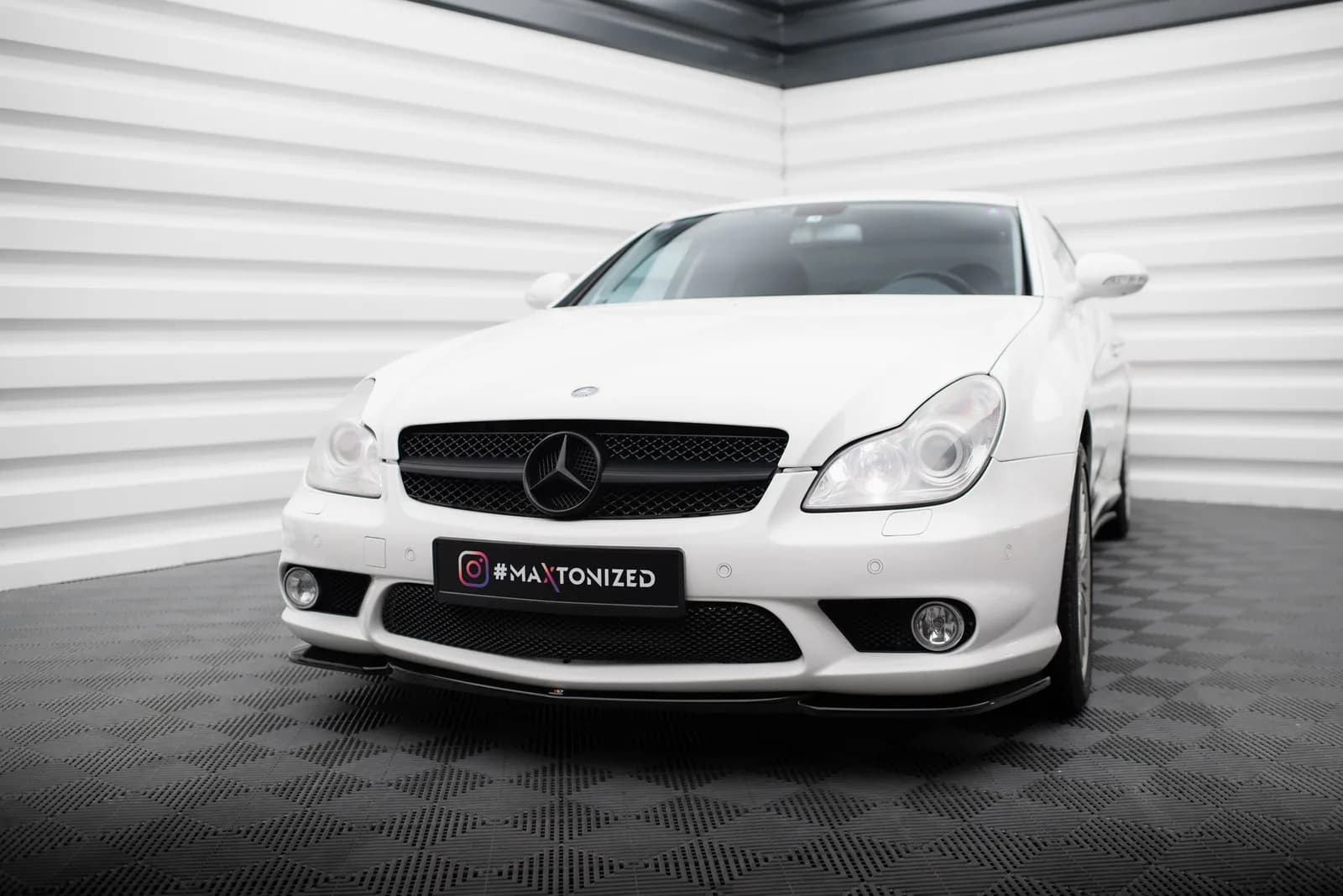 Передній сплітер Maxton V1 Mercedes CLS C219 55AMG (чорний глянець) - фото My Tuning Lab