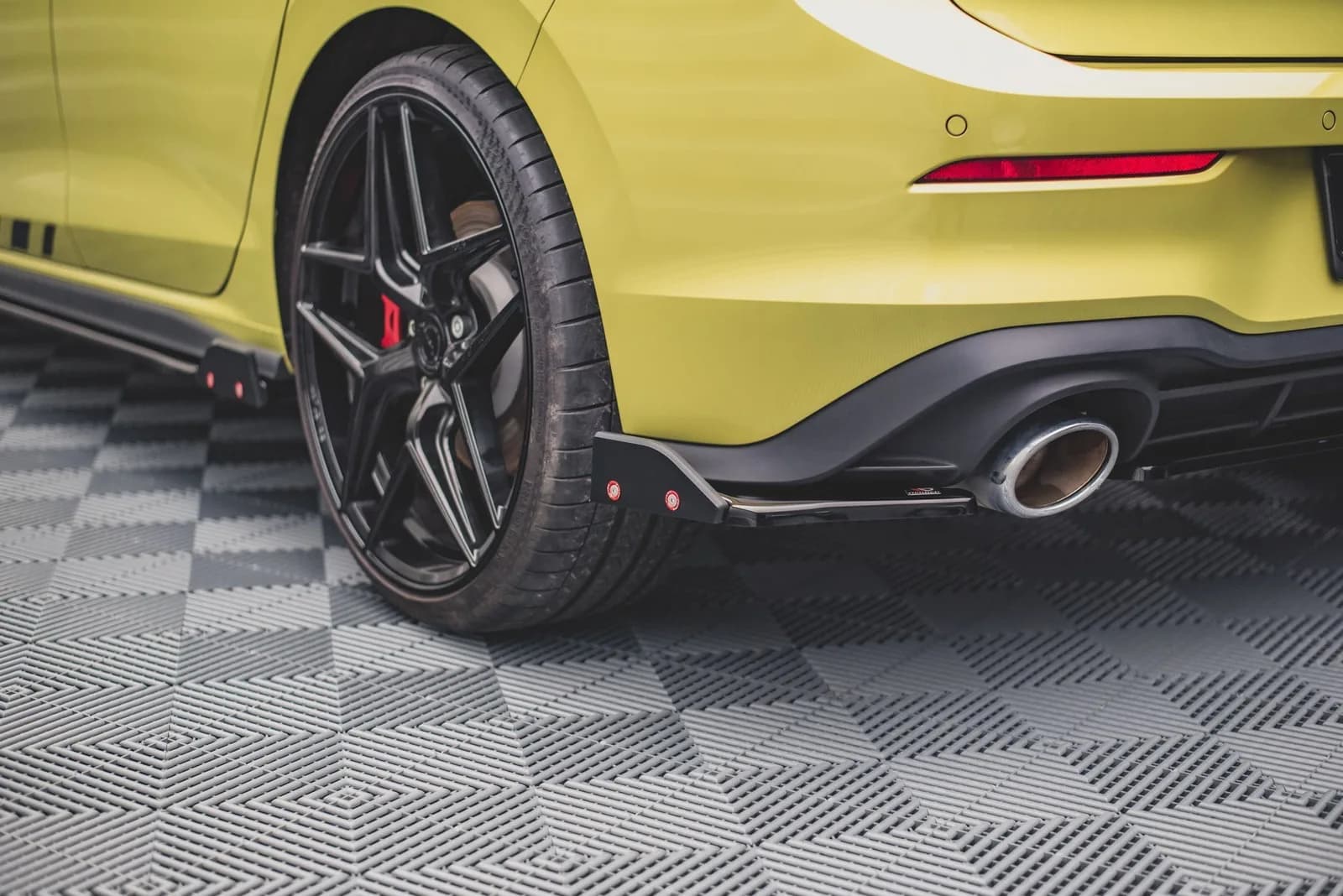 Задні сплітери Boczne V.1 + Flaps Maxton Volkswagen Golf GTI Clubsport Mk8 / Mk8 Facelift - фото My Tuning Lab