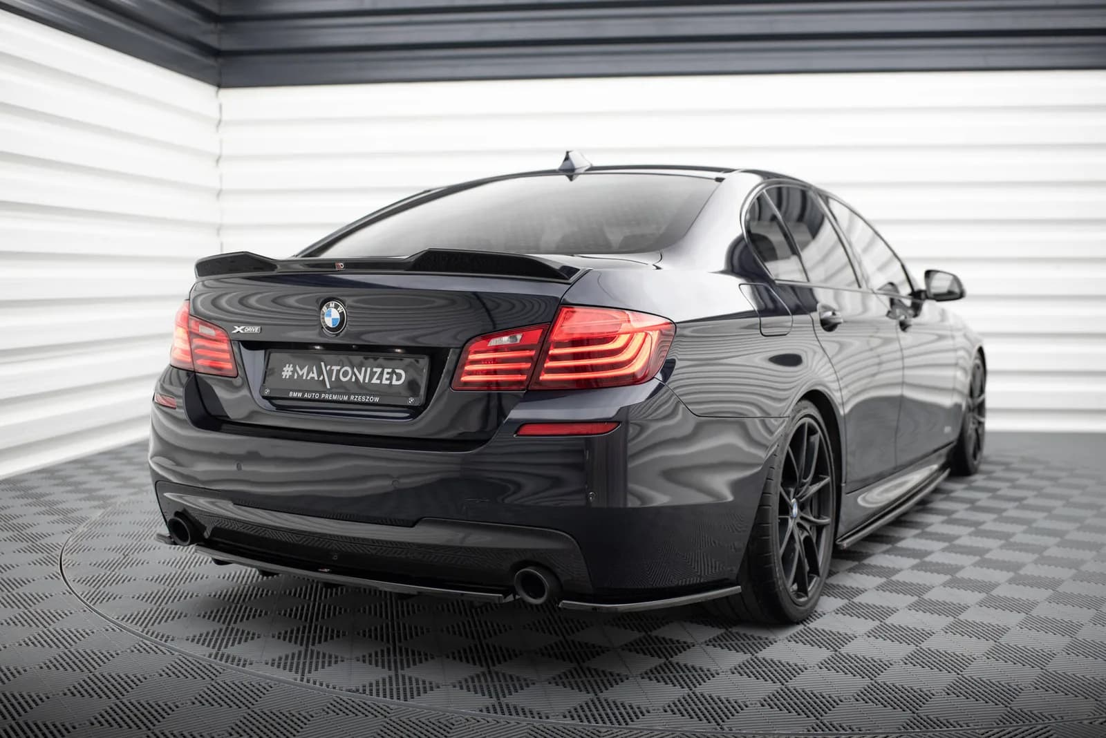 Задній сплітер Maxton BMW 5 M-пакет Sedan/Touring F10/F11 (2 pojedyncze końcówki Вихлопu) - фото My Tuning Lab