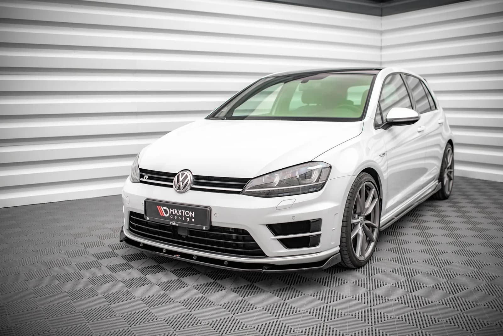 Передній сплітер V.4 Maxton Volkswagen Golf R / R-Line Mk7 - фото My Tuning Lab