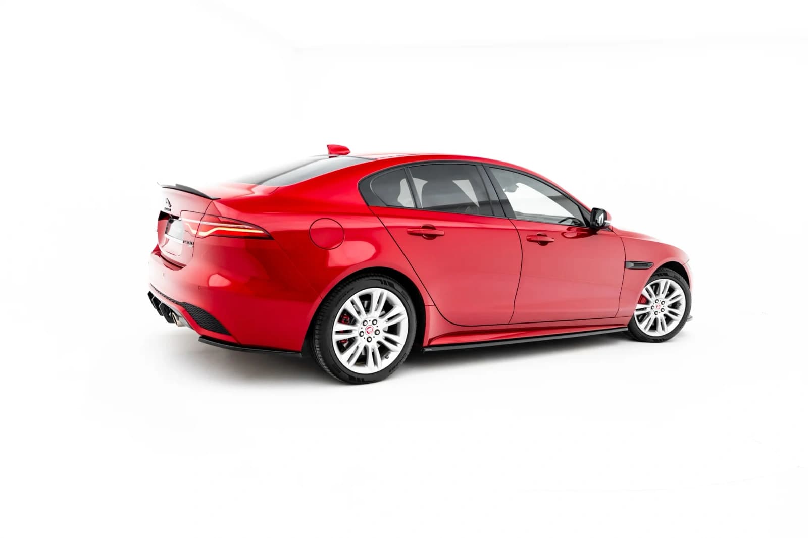 Накладки на пороги Maxton Jaguar XE R-Dynamic X760 Facelift - фото My Tuning Lab