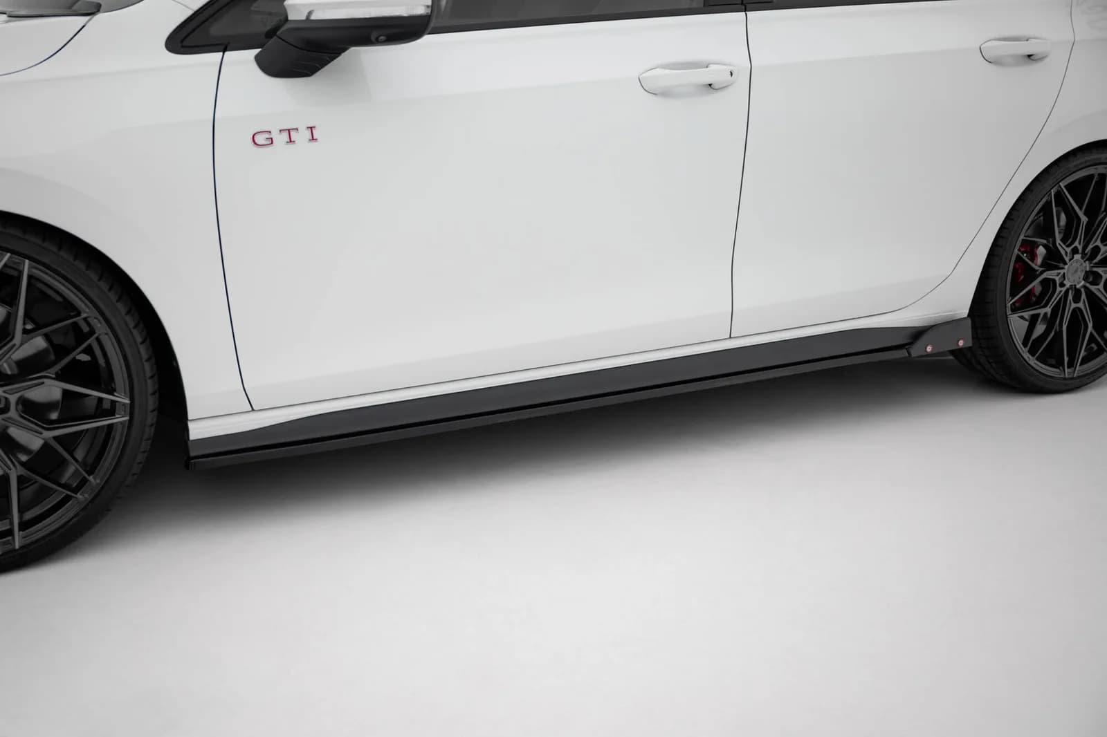 Накладки на пороги V.2 + Flaps Maxton Volkswagen Golf GTI / GTE / GTI Clubsport / GTD / R-Line Mk8 - фото My Tuning Lab