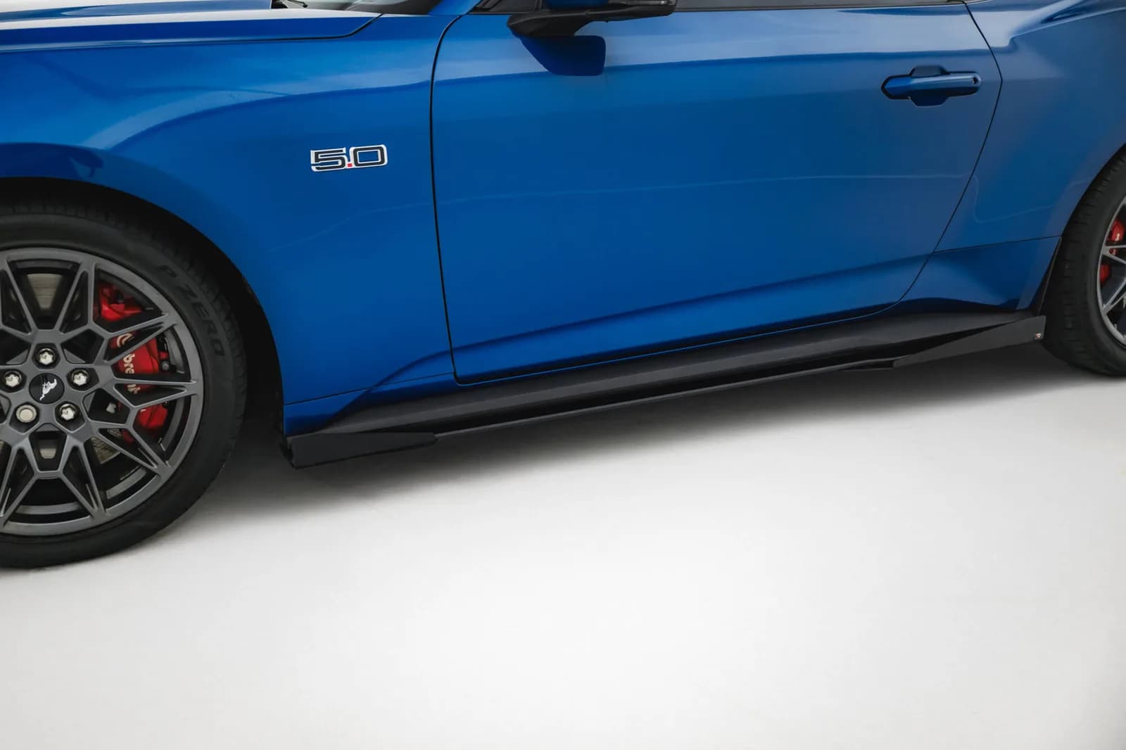 Накладки на пороги Street Pro + Flaps Maxton Ford Mustang GT / Dark Horse Mk7 - фото My Tuning Lab