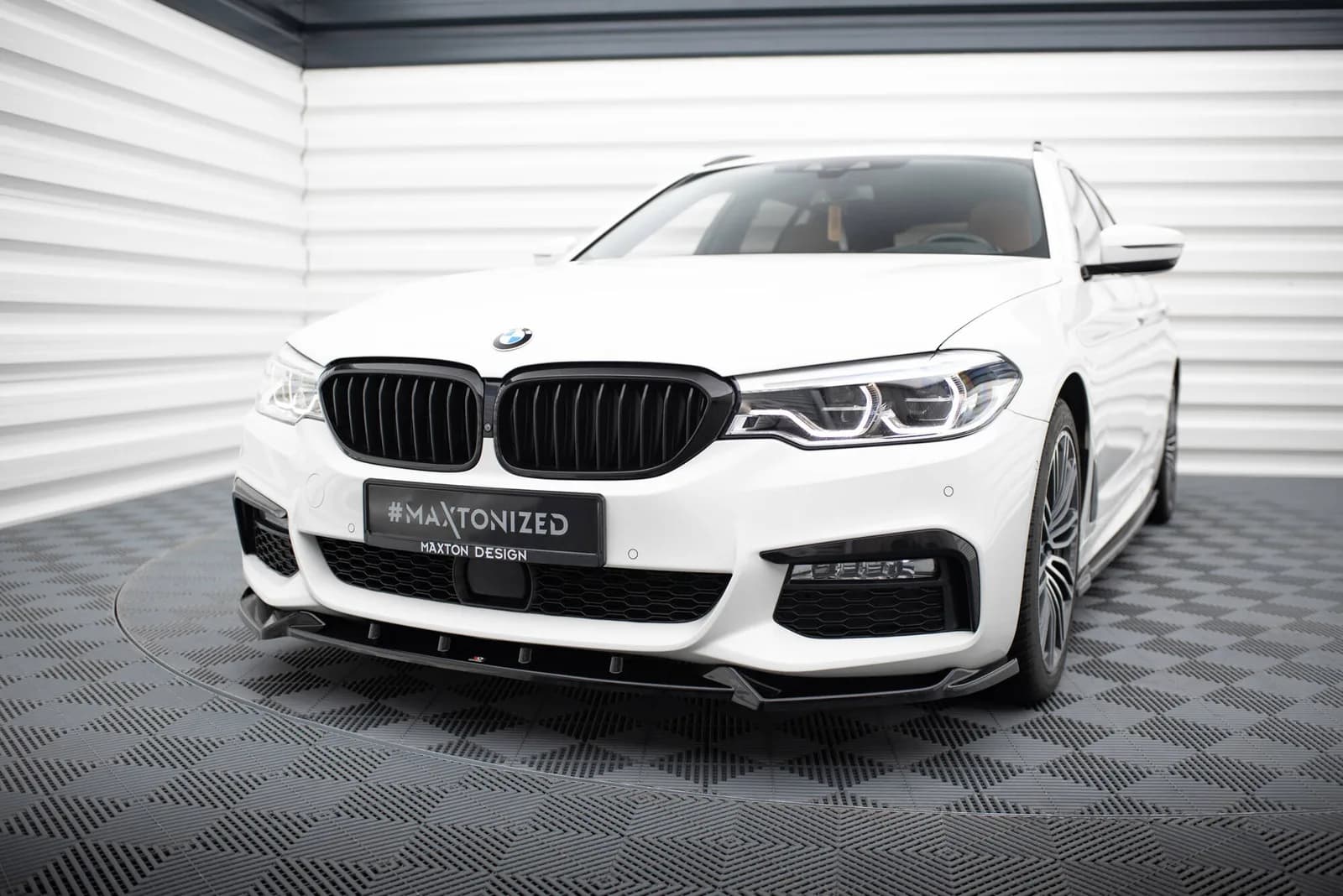 Передній сплітер V.4 Maxton BMW 5 M-пакет / M550d / M550i G30/ G31 M-пакет - фото My Tuning Lab