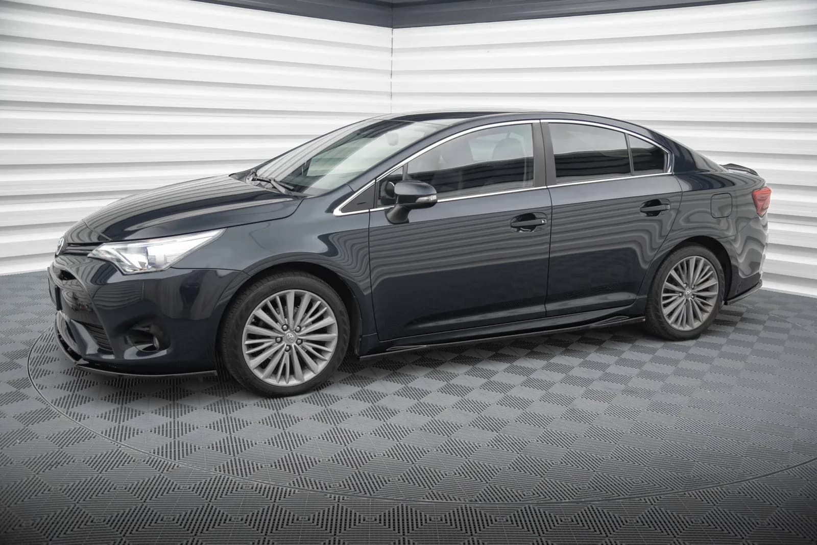 Накладки на пороги Maxton Toyota Avensis Mk3 Facelift - фото My Tuning Lab