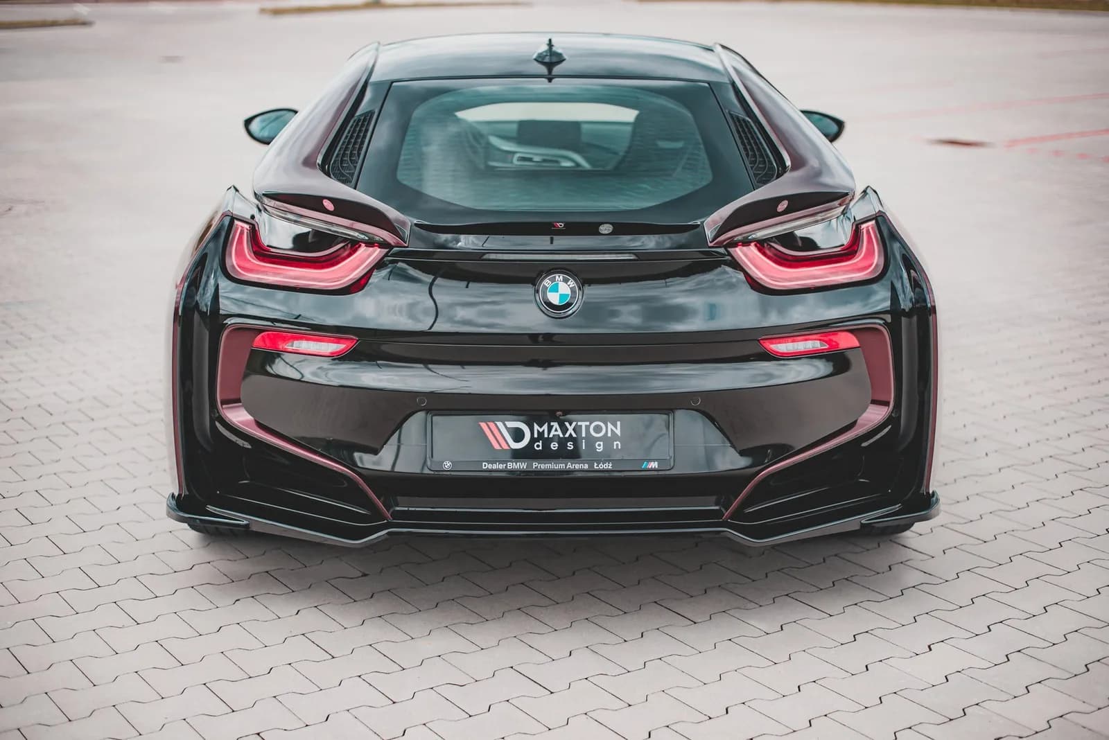 Задній сплітер środkowy Maxton BMW i8 (чорний глянець) - фото My Tuning Lab