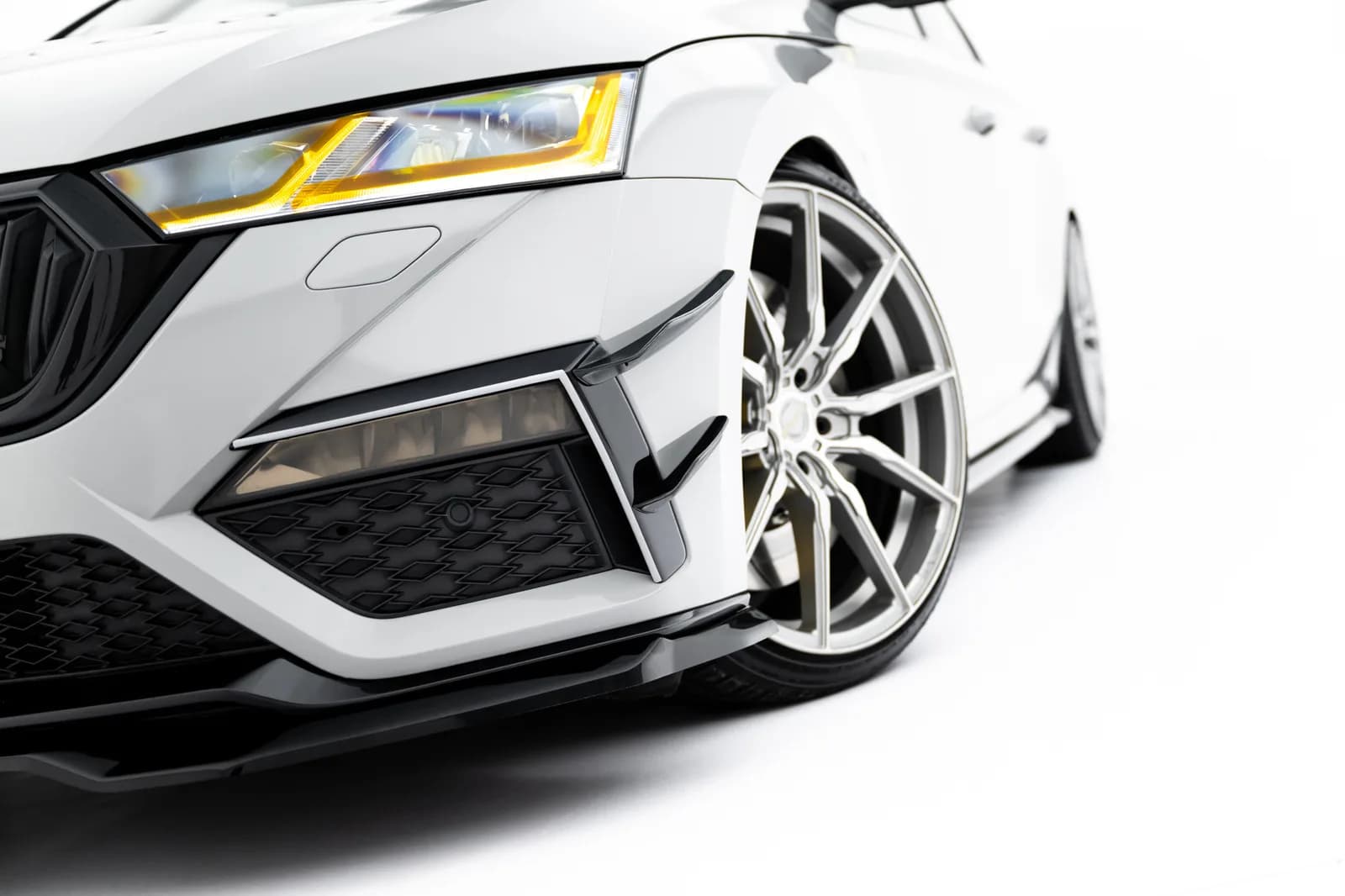 Канарди (аеродинамічні накладки переднього бампера) Maxton Skoda Octavia RS Mk4 - фото My Tuning Lab