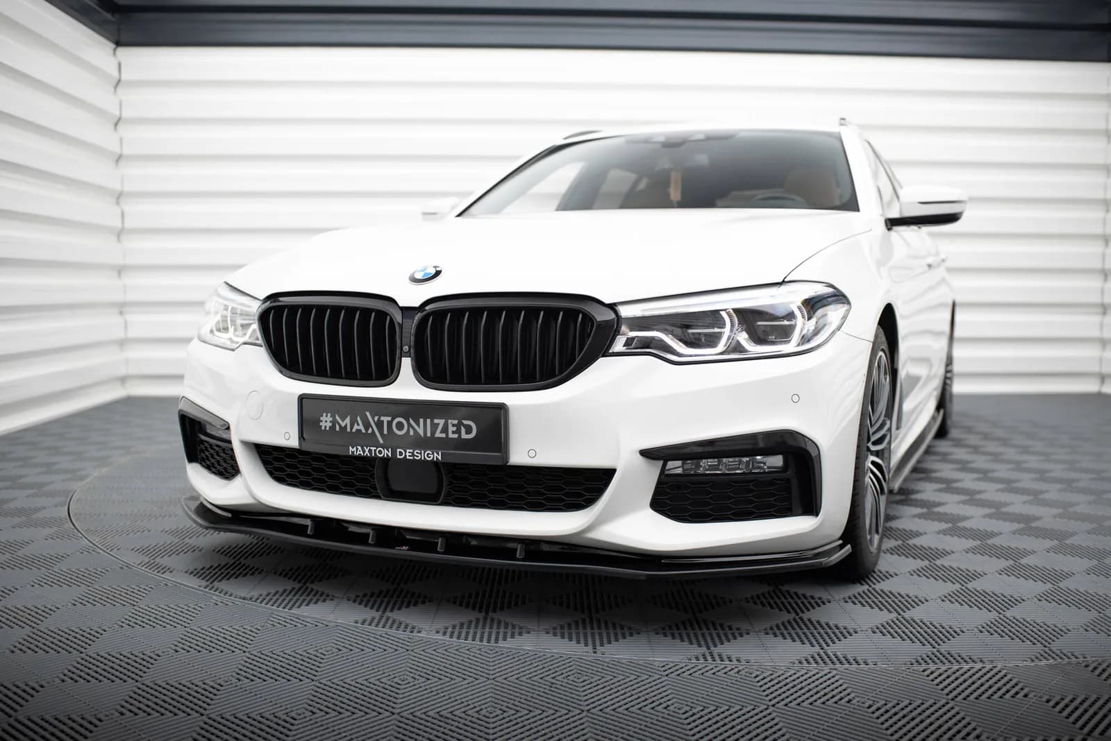 Передній сплітер V.1 Maxton BMW 5 M-пакет / M550d / M550i G30/ G31 M-пакет - фото My Tuning Lab