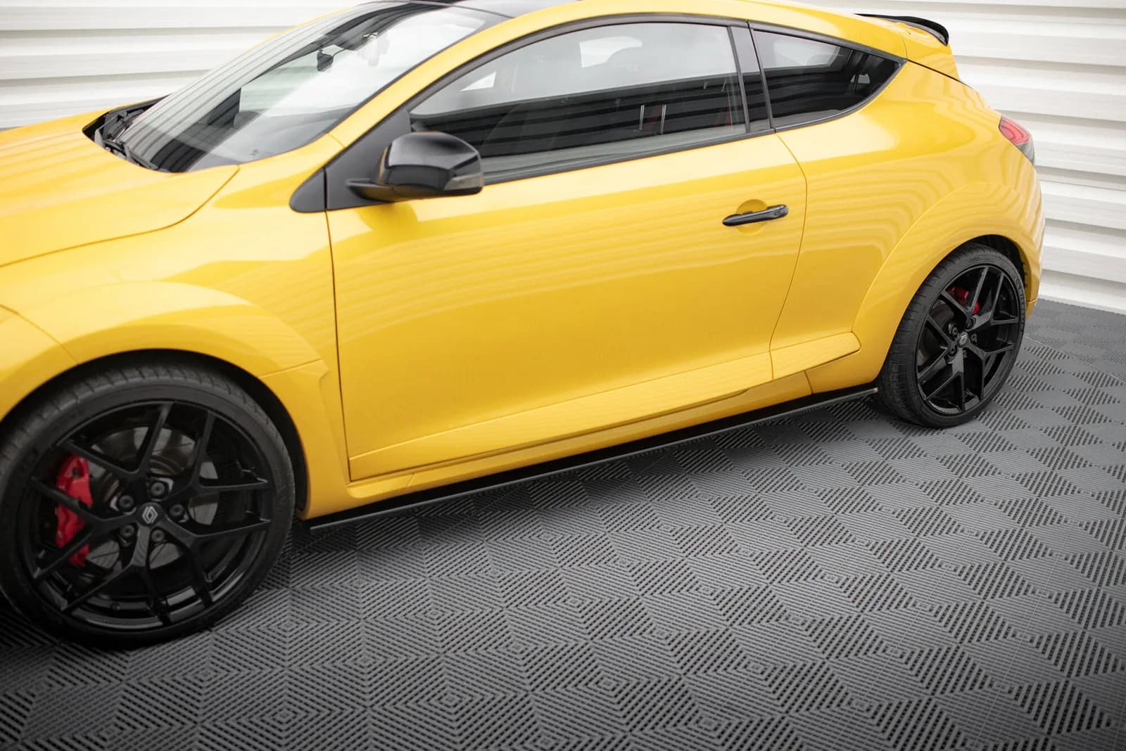 Накладки на пороги Maxton Renault Megane III RS - фото My Tuning Lab