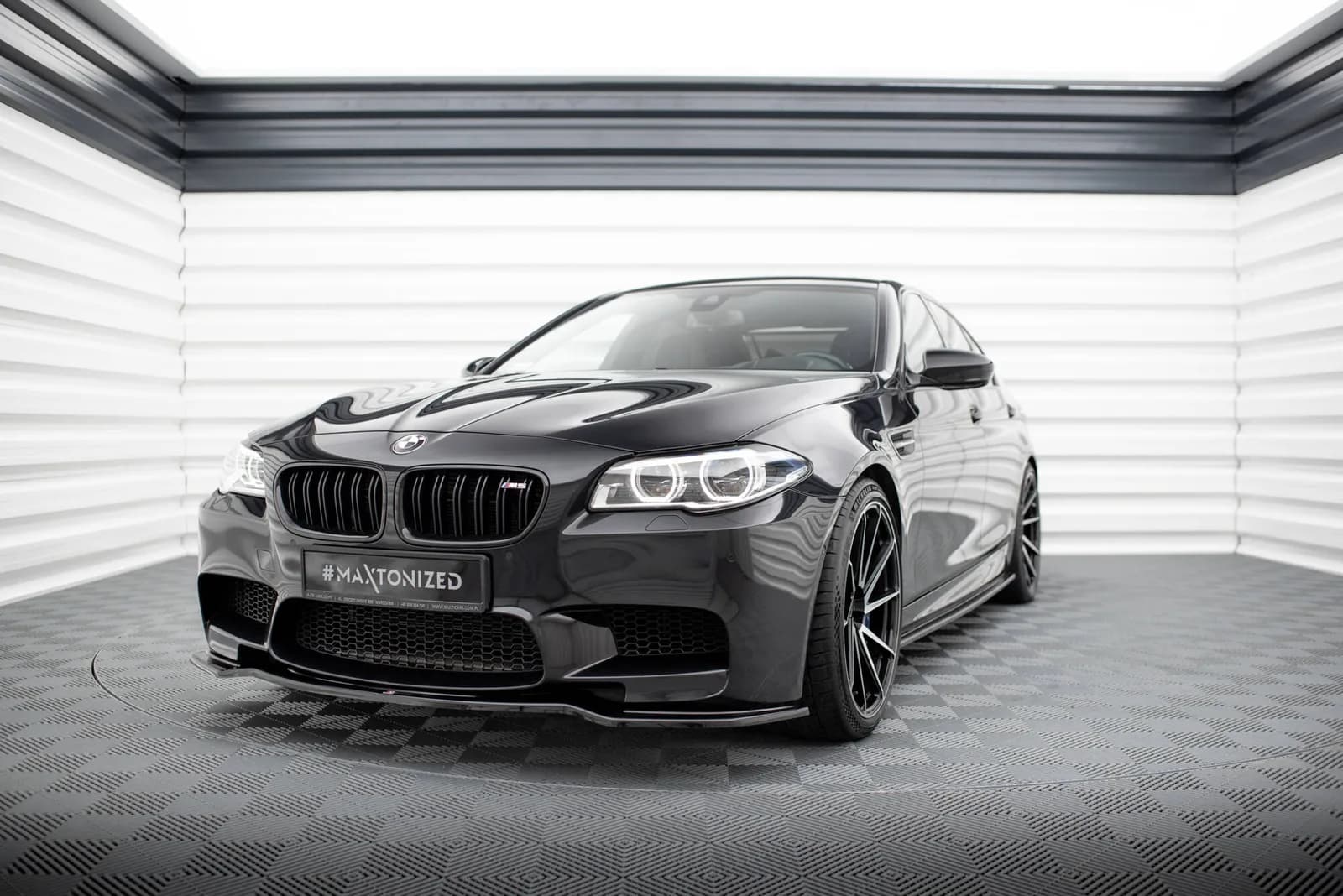 Передній сплітер Maxton BMW M5 F10/ F11 (чорний глянець) - фото My Tuning Lab