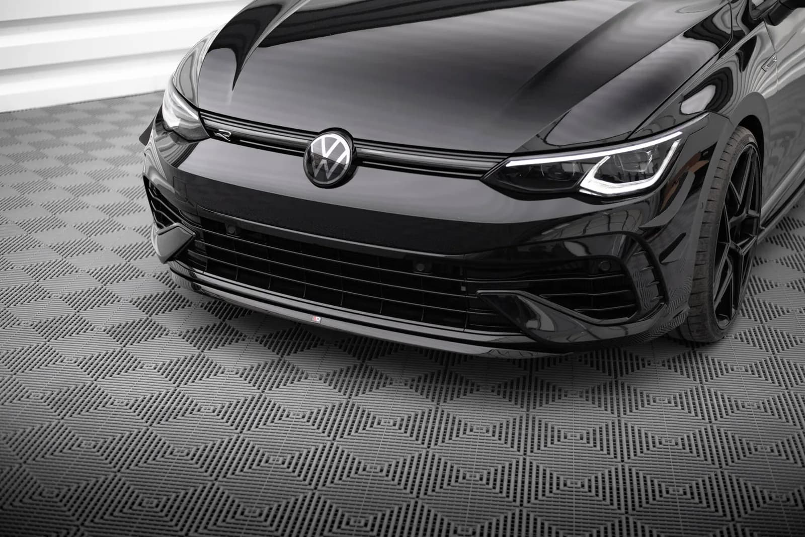 Передній сплітер V.7 Maxton Volkswagen Golf R Hatchback / Variant Mk8 - фото My Tuning Lab