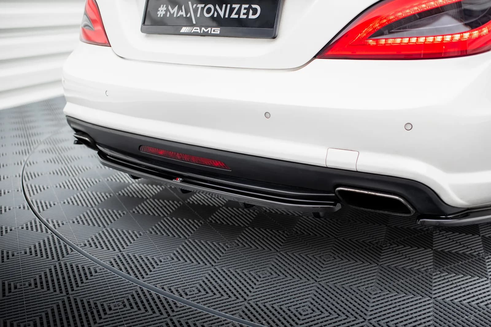 Задній сплітер srodkowy Maxton Mercedes CLS C218 (z dyfuzorem) AMG Line (чорний глянець) - фото My Tuning Lab