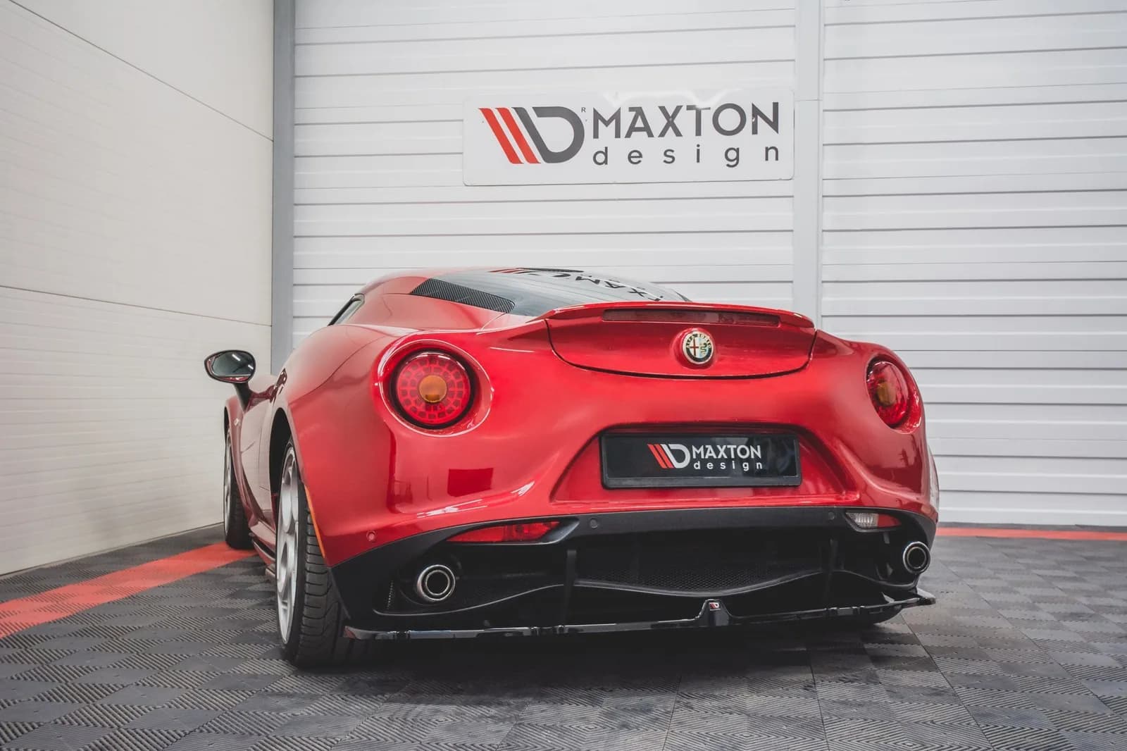 Задній сплітер srodkowy Maxton Alfa Romeo 4C (чорний глянець) - фото My Tuning Lab