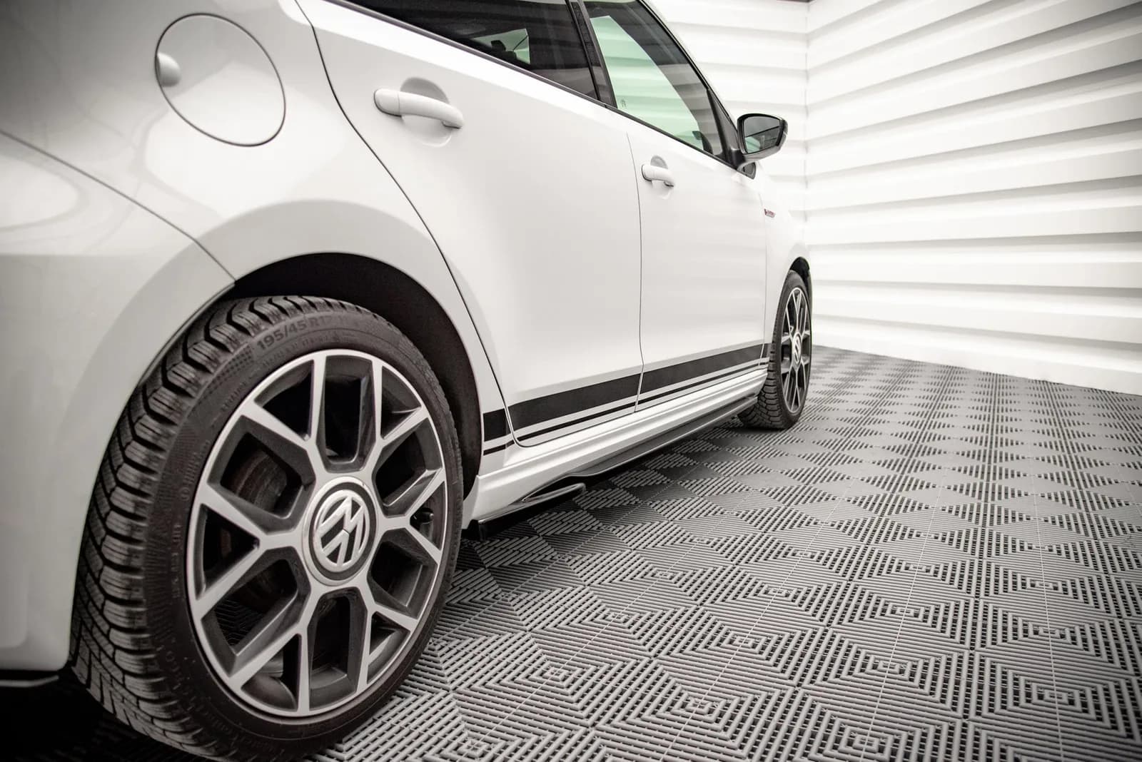 Накладки на пороги Maxton Volkswagen Up GTI - фото My Tuning Lab