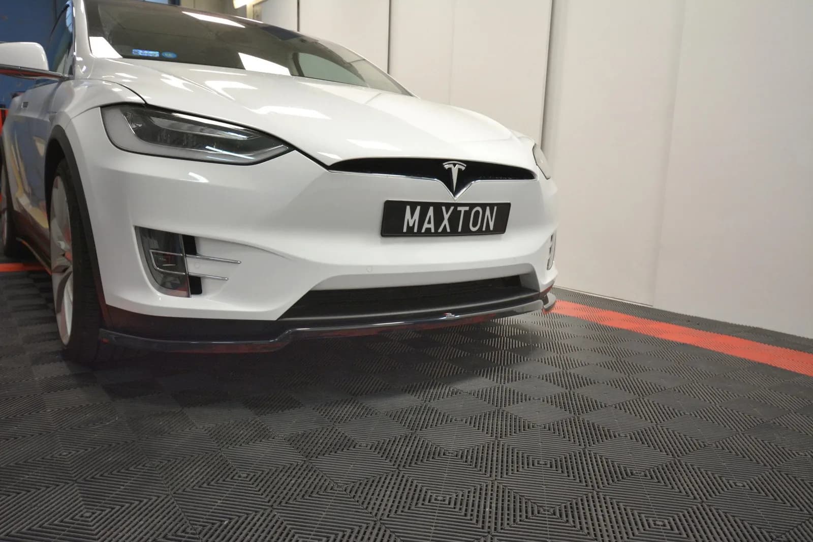 Maxton Design Передній сплітер V.1 TESLA MODEL X - фото My Tuning Lab