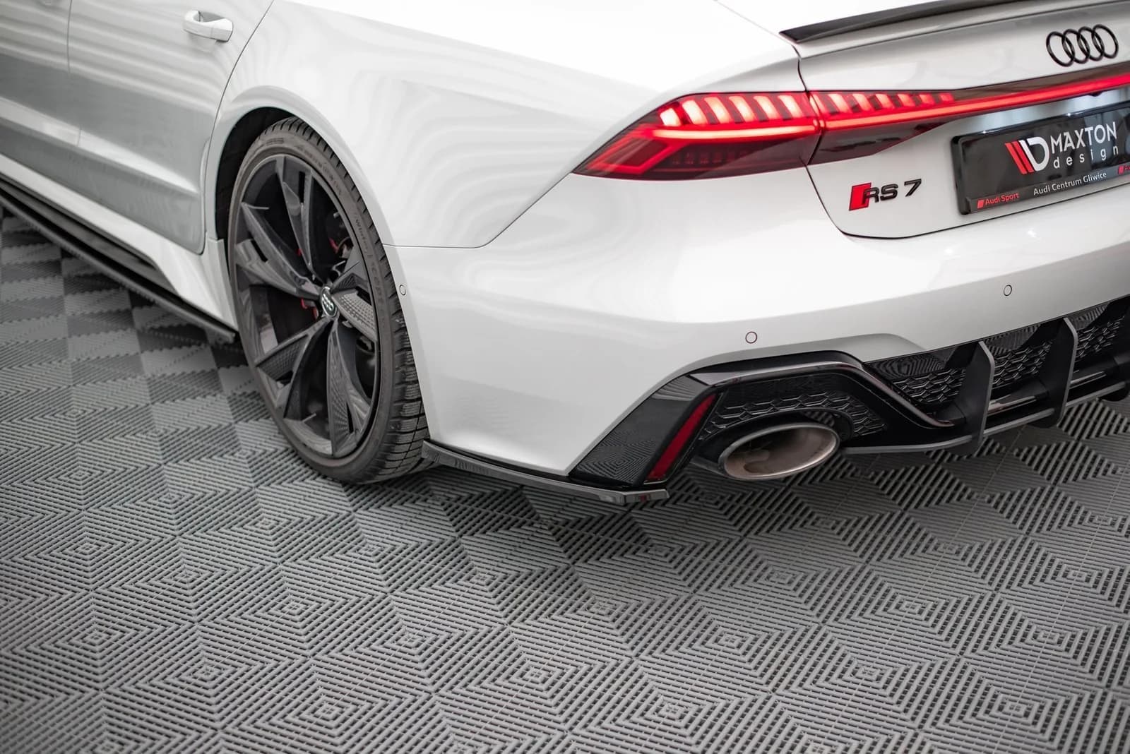 Задні сплітери Boczne V.1 Maxton Audi RS7 C8 / RS6 C8 / C8 Facelift - фото My Tuning Lab