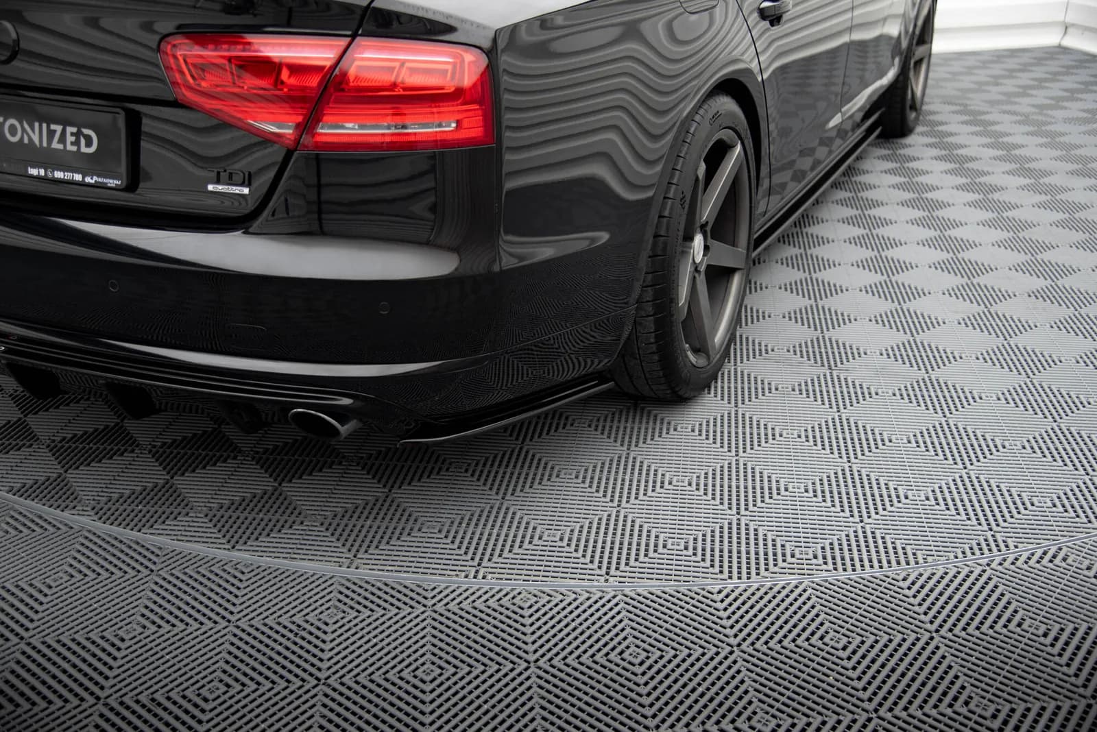 Задні сплітери boczne Maxton Audi A8 D4 (чорний глянець) - фото My Tuning Lab