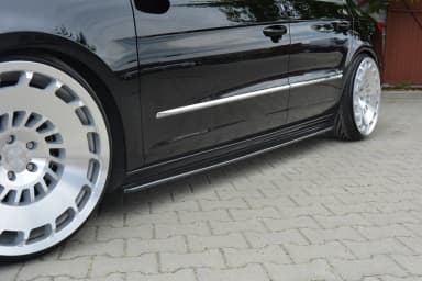Накладки на пороги Maxton Volkswagen Passat CC Standard (чорний глянець) - фото My Tuning Lab