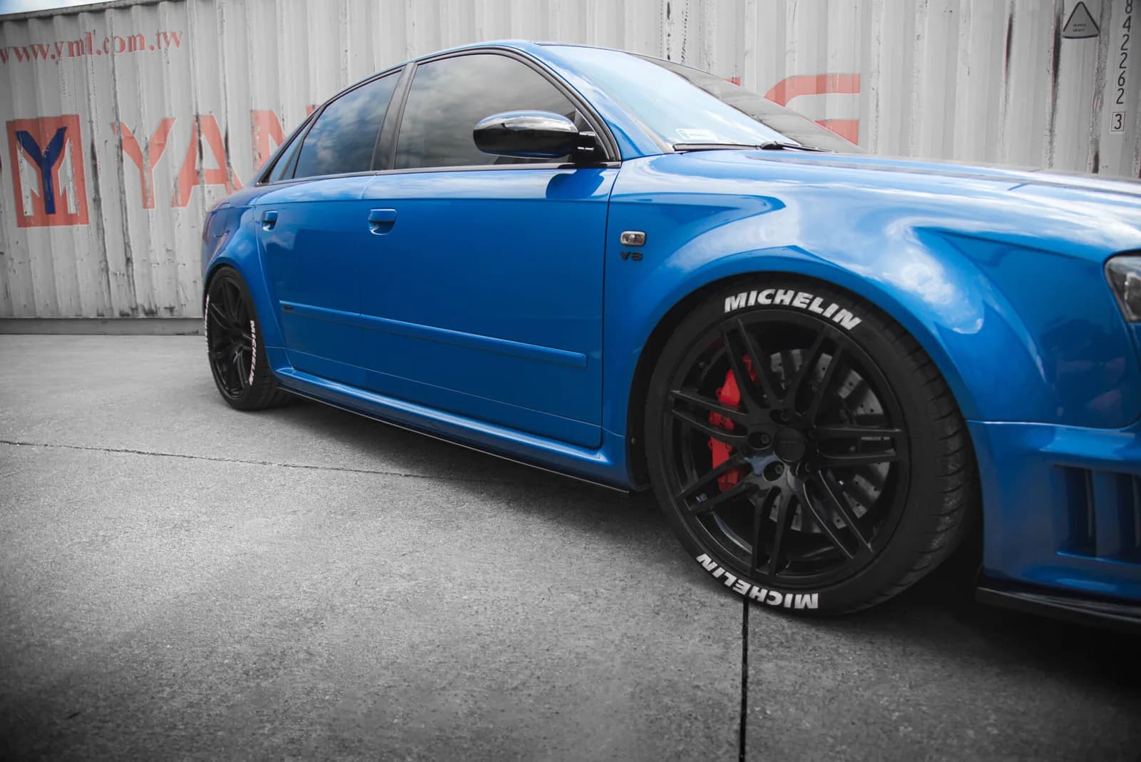 Накладки на пороги Maxton Audi RS4 B7 - фото My Tuning Lab