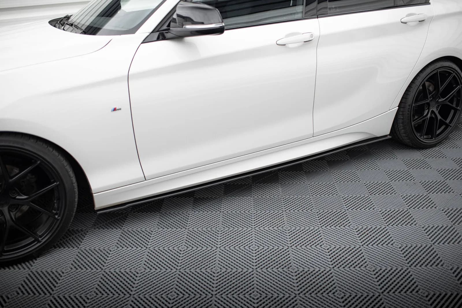 Накладки на пороги Racing Durability V.2 Maxton BMW 1 F20 M135i / M140i / M-пакет - фото My Tuning Lab