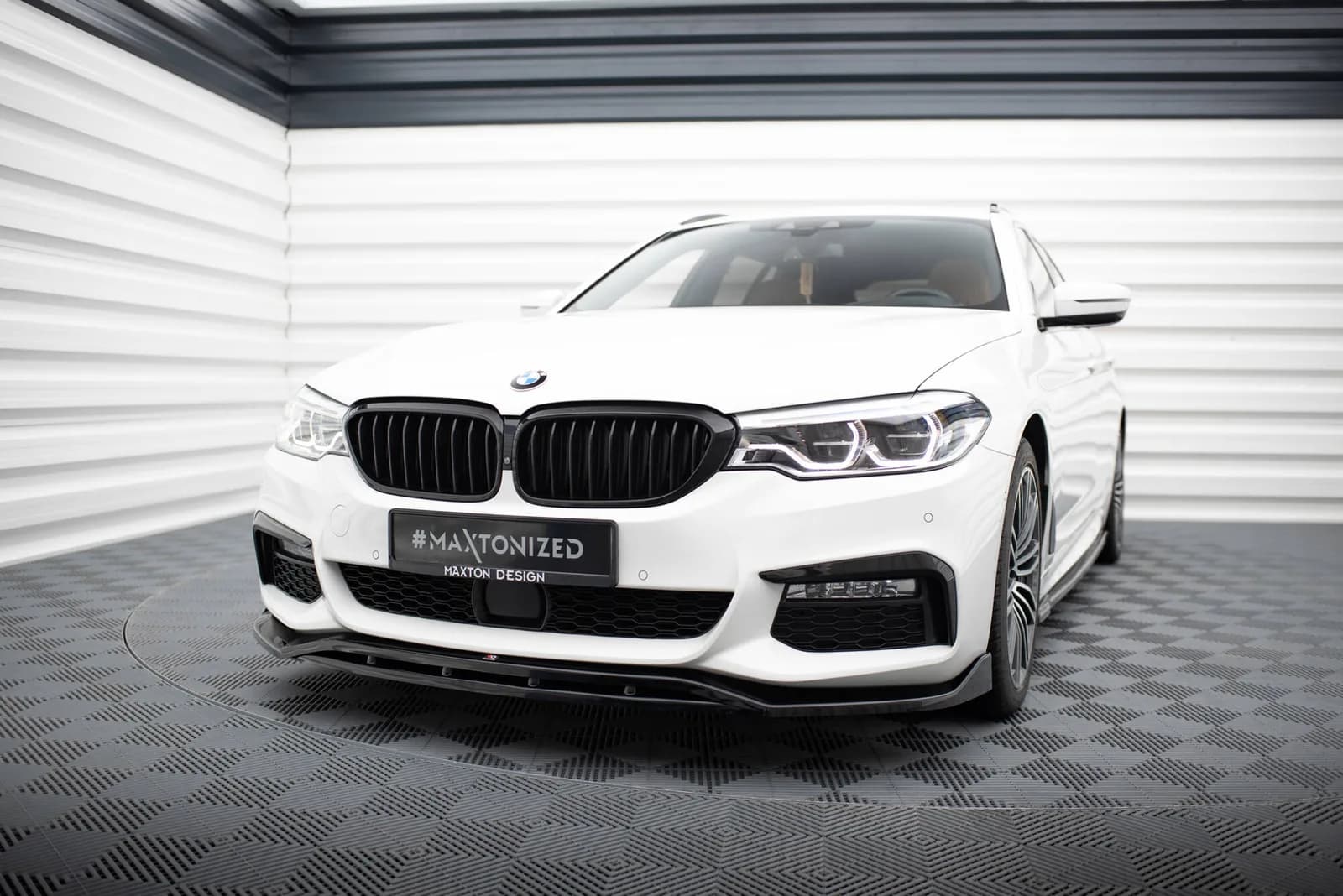 Передній сплітер V.3 Maxton BMW 5 M-пакет G30 / G31 / M550i / M550d Sedan - фото My Tuning Lab