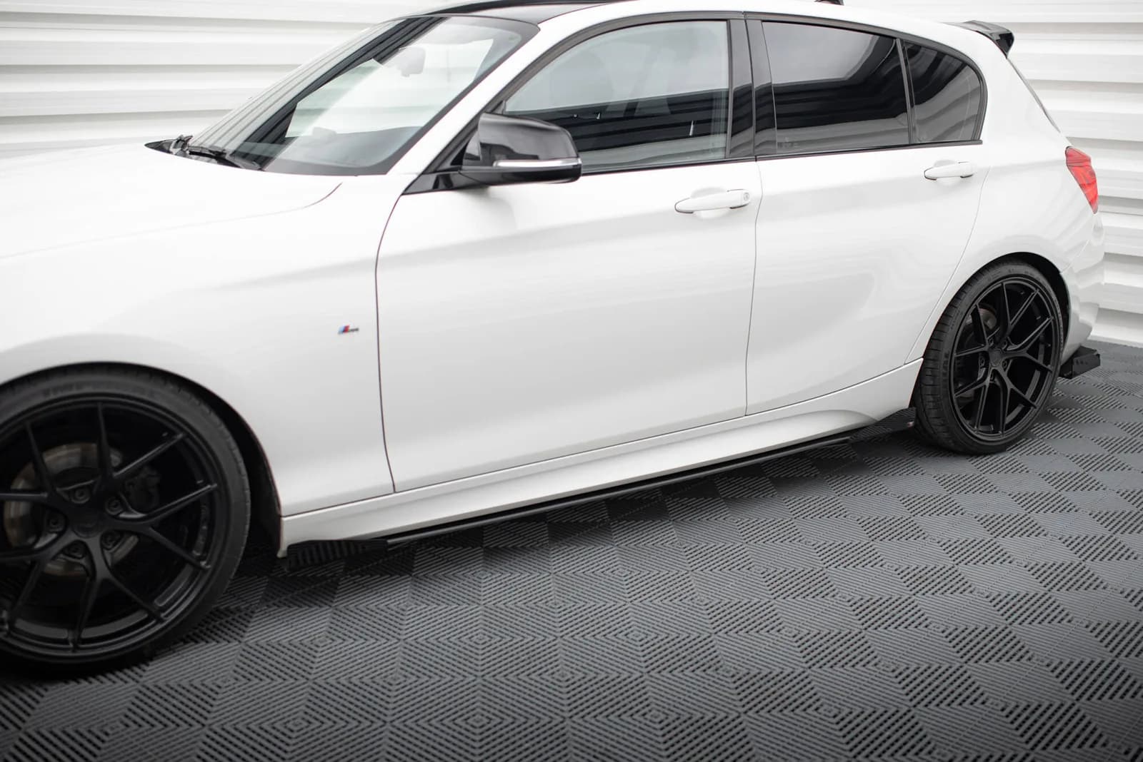 Накладки на пороги Racing Durability V.2 + Flaps Maxton BMW 1 F20 M135i / M140i / M-пакет - фото My Tuning Lab