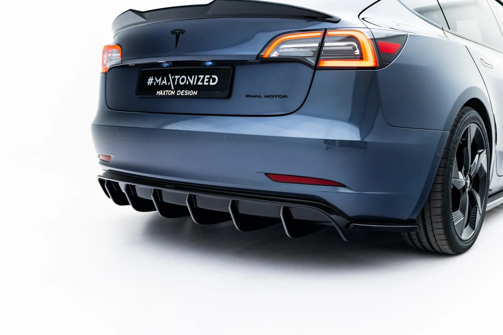 Задня накладка V.2 Maxton Tesla Model 3 - фото My Tuning Lab