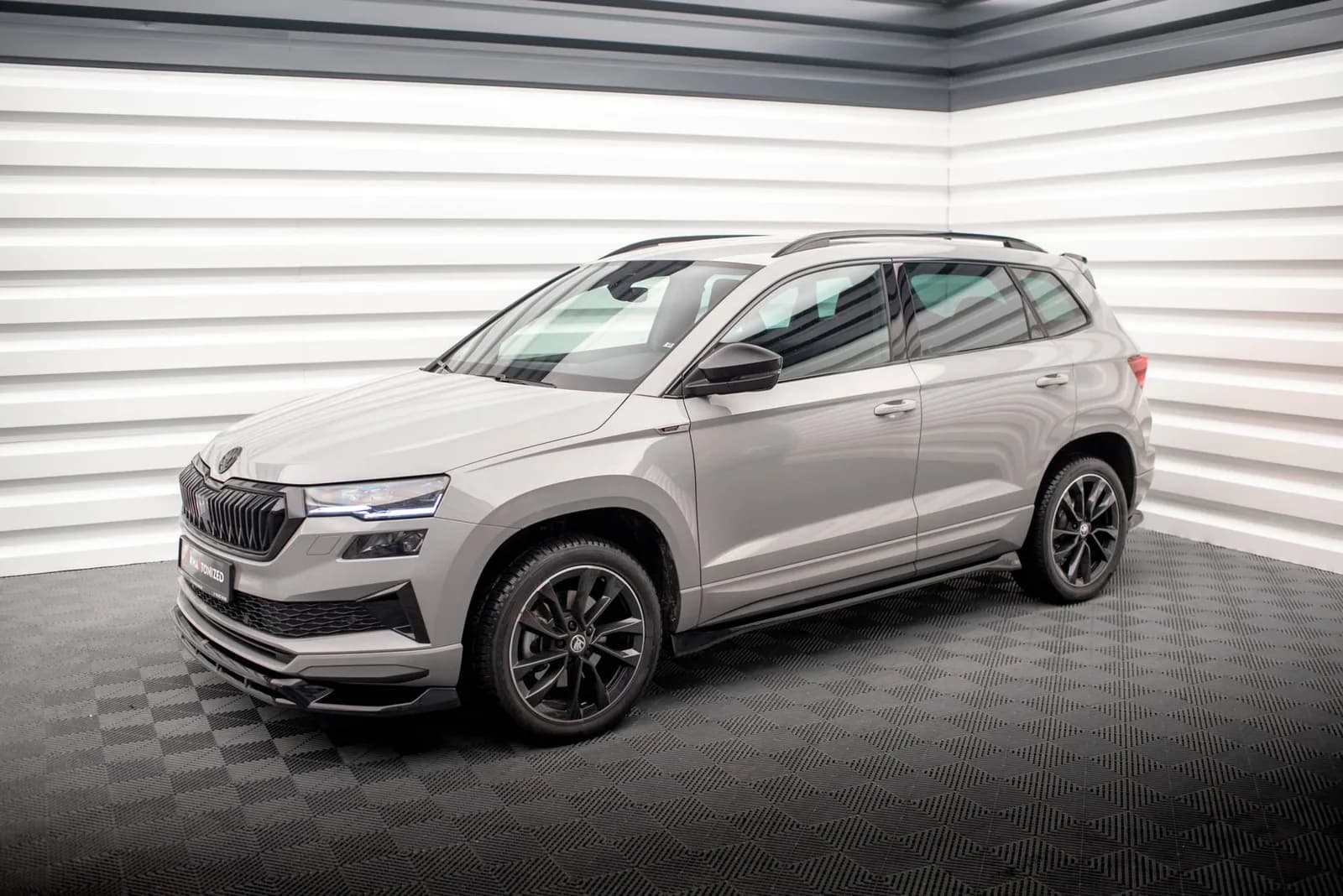Накладки на пороги Maxton Skoda Karoq Sportline Mk1 - фото My Tuning Lab